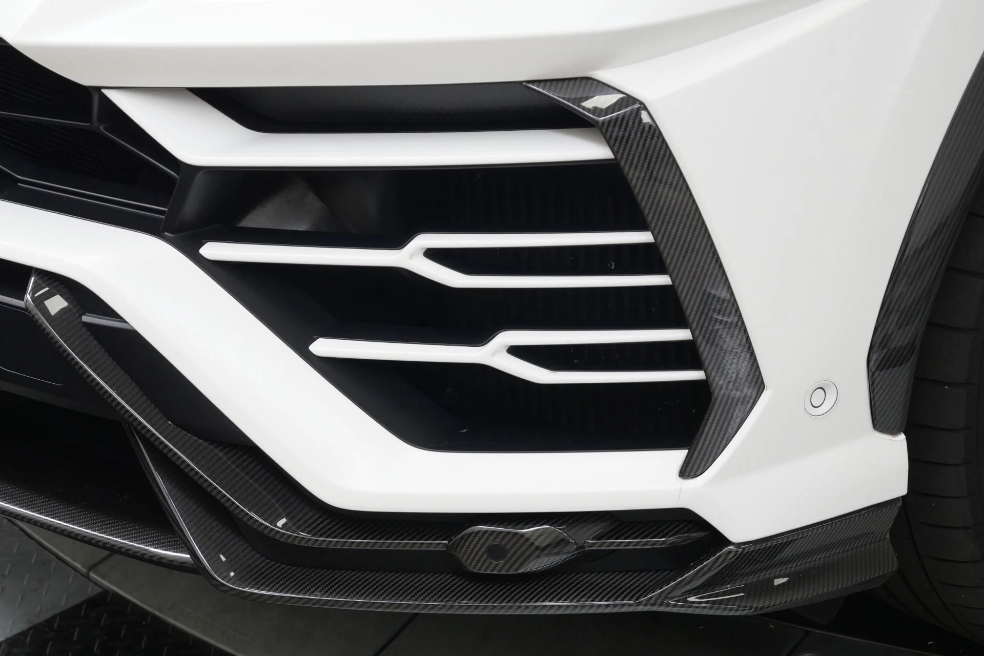 mph040_1075457859_Used_2021_Lamborghini_Urus_Carbon_Fiber_Packs_Inside_and_Out_23_Inch_Wheels_1775930480_2b34f301a7