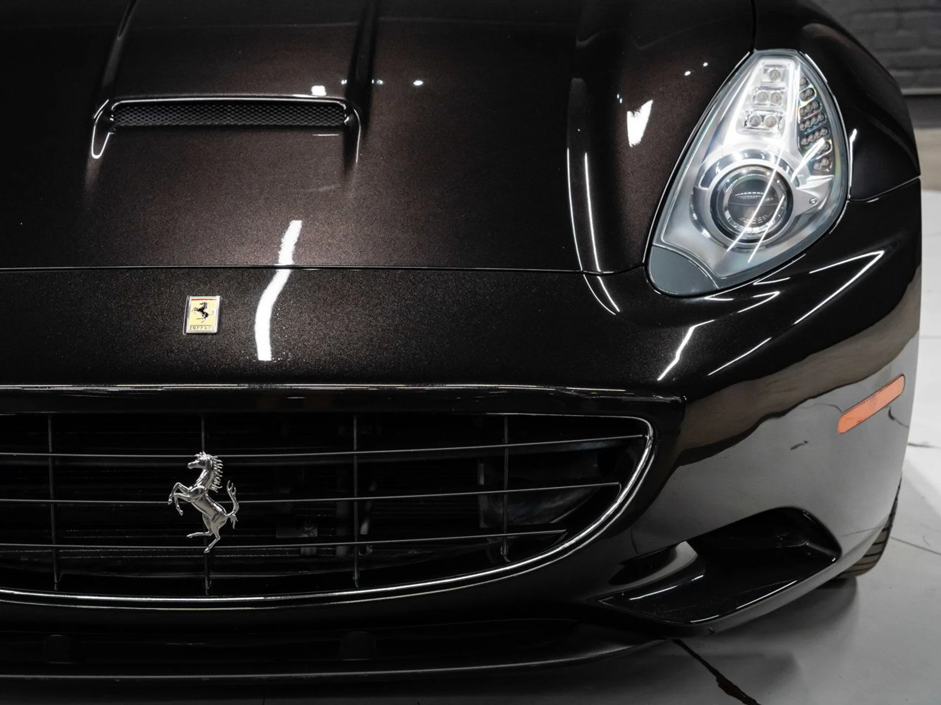 mph040_109015524_ferrari_california_2011_a08d5ff95f