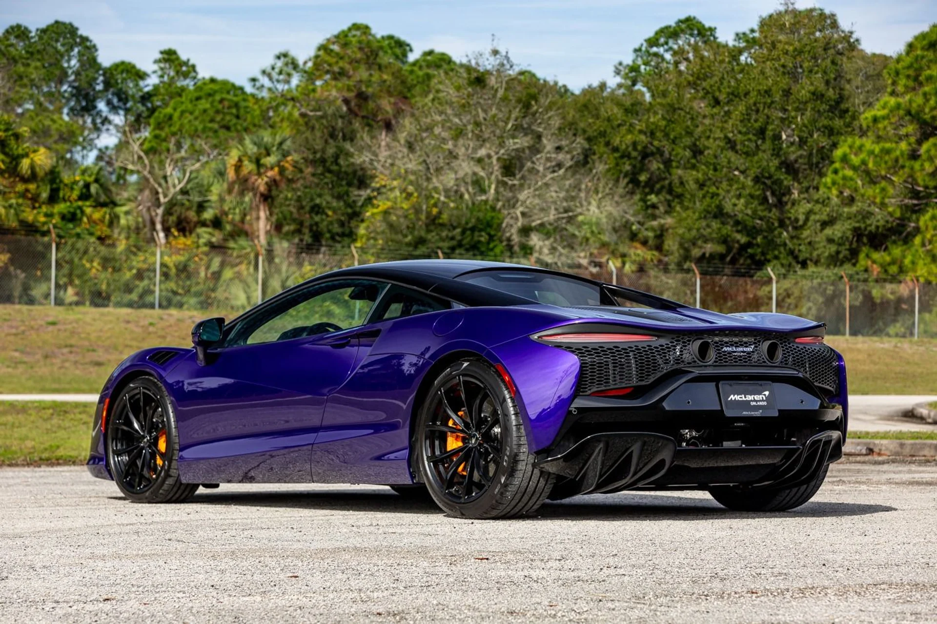 mph040_1092596564_362_p41_l_2b693082b8