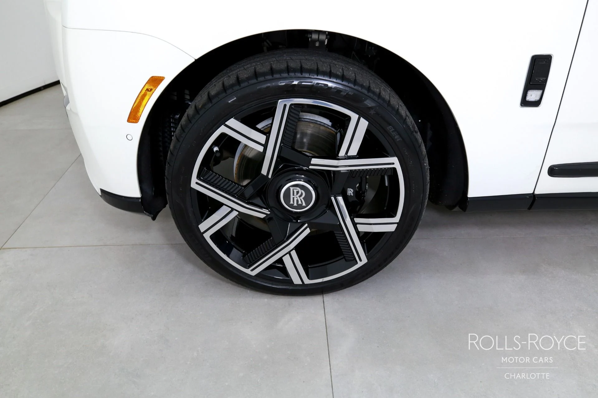 mph040_1096853952_Used_2025_Rolls_Royce_Cullinan_1765396756_7d5221157f