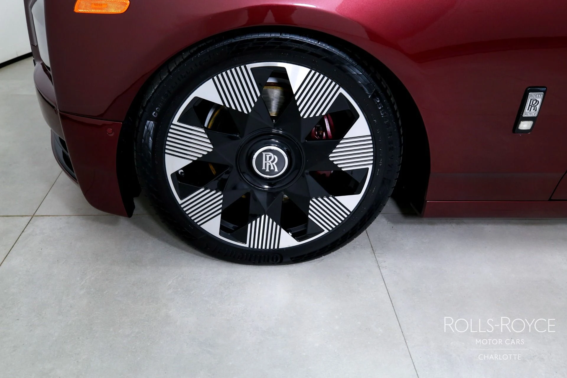 mph040_1101323911_Used_2019_Rolls_Royce_Phantom_1760804131_a2cb9dc023