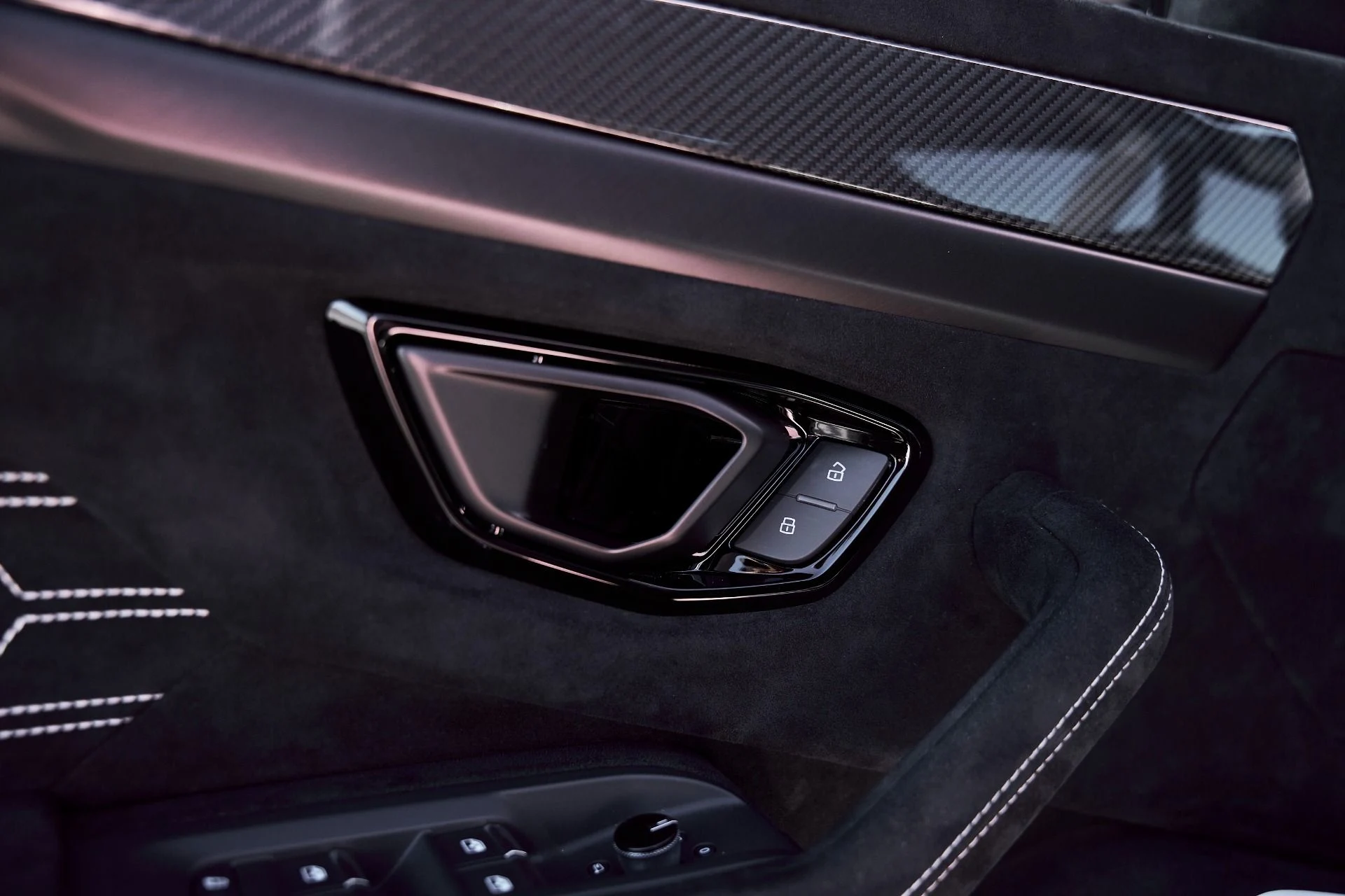 mph040_1106360345_Used_2024_Lamborghini_Urus_Performante_1767667985_d5bed2d4f9