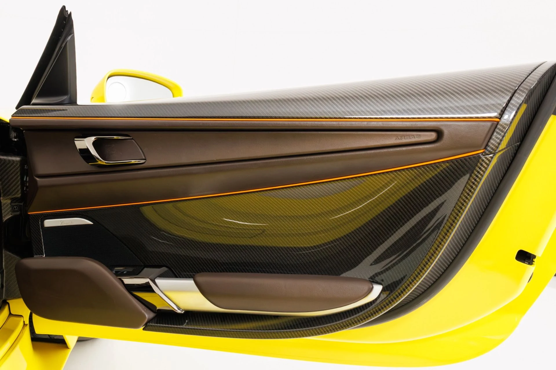 mph040_1123461273_Used_2015_Porsche_918_Spyder_1789427633_5f93f5fc7f