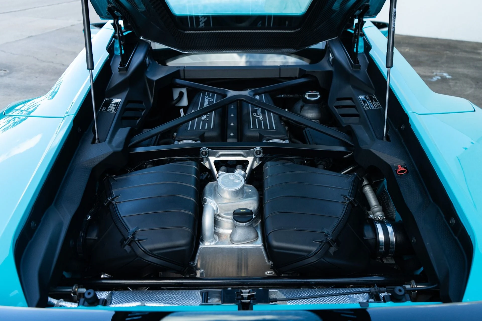 mph040_1129807183_Used_2023_Lamborghini_Huracan_Tecnica_1779493842_6f5d296b7e