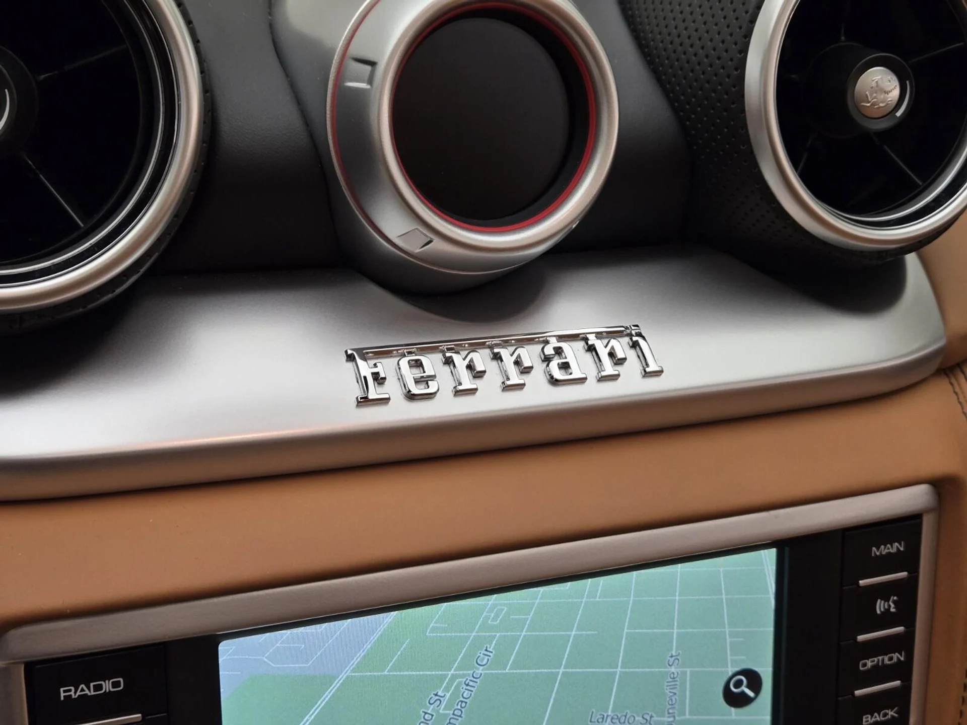 mph040_1144182319_Used_2016_Ferrari_California_T_1755844450_1aa1e3ed21