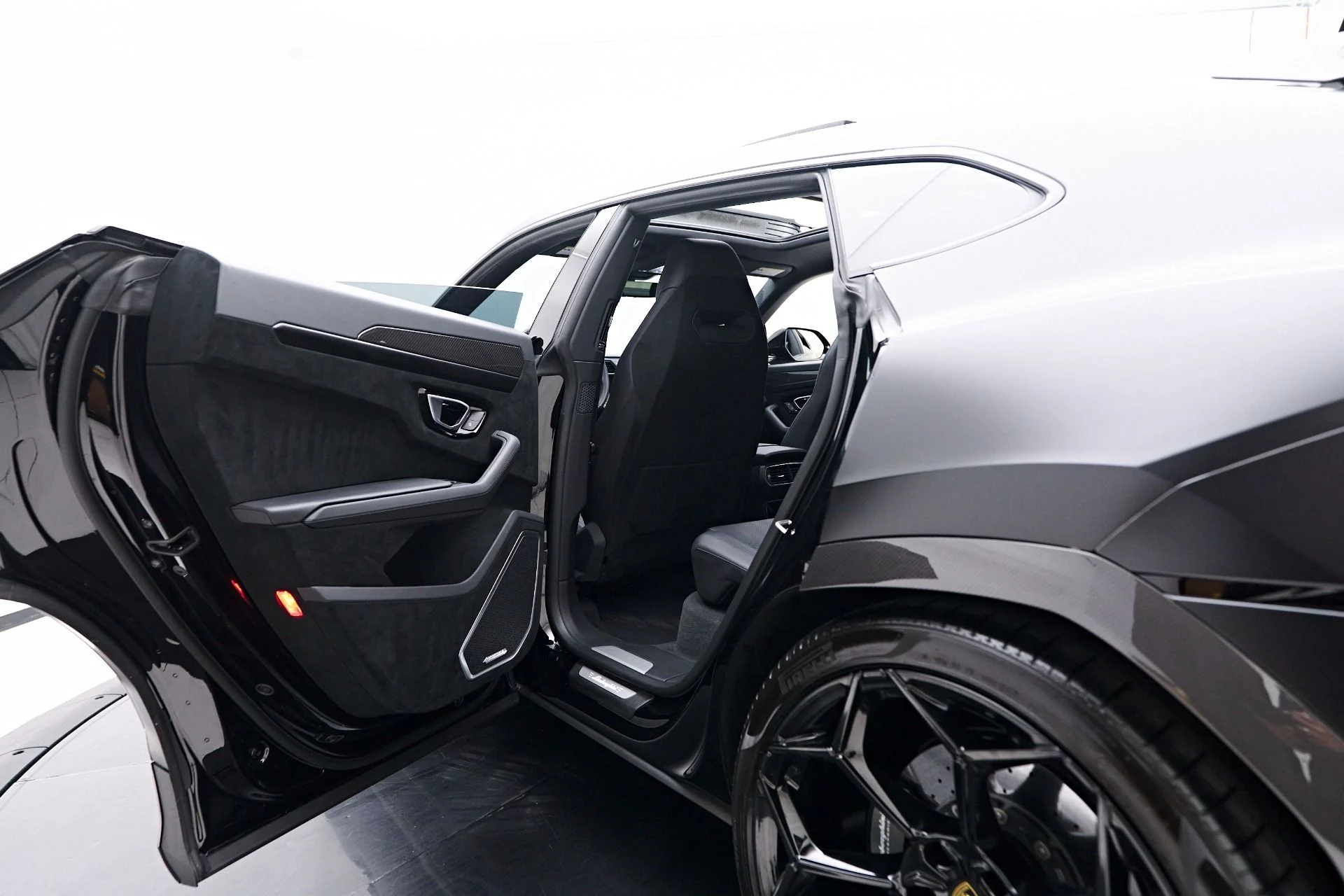 mph040_1152915205_Used_2023_Lamborghini_Urus_Performante_1756943508_7a1d90c139