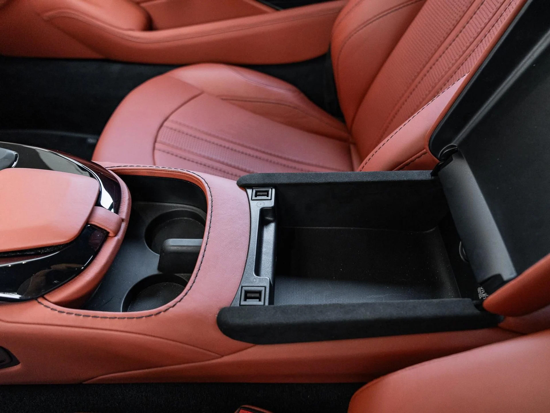 mph040_1155050984_Used_2021_Aston_Martin_Vantage_Coupe_Automatic_1771064404_a9826ac466