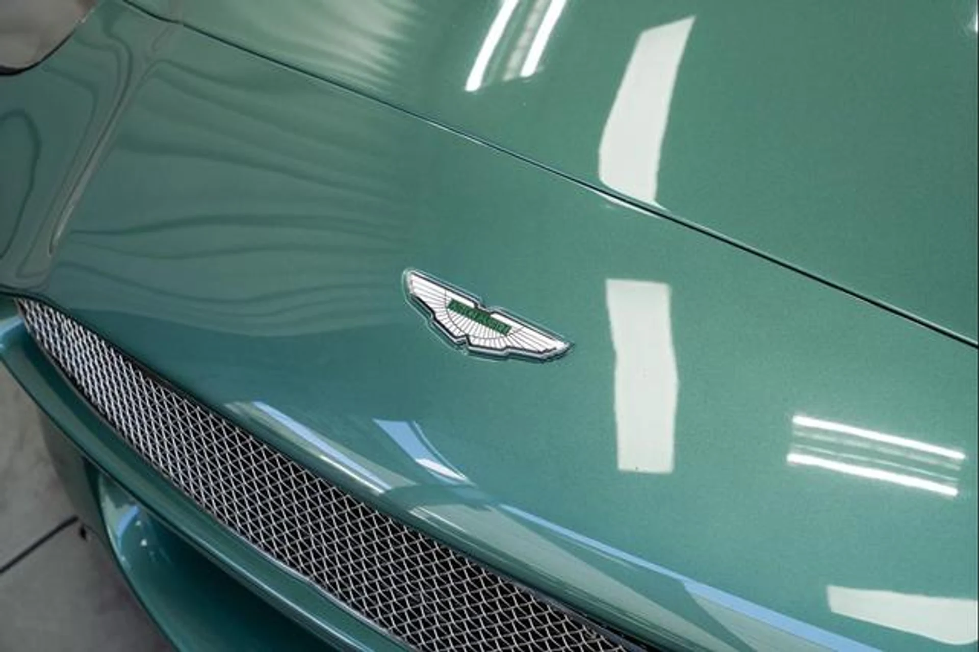 mph040_117082260_I7_U_Cr_L_Wl_D_Vh4_H_Nf_VJ_93h_J_Niug_Bg_0a21707aa3