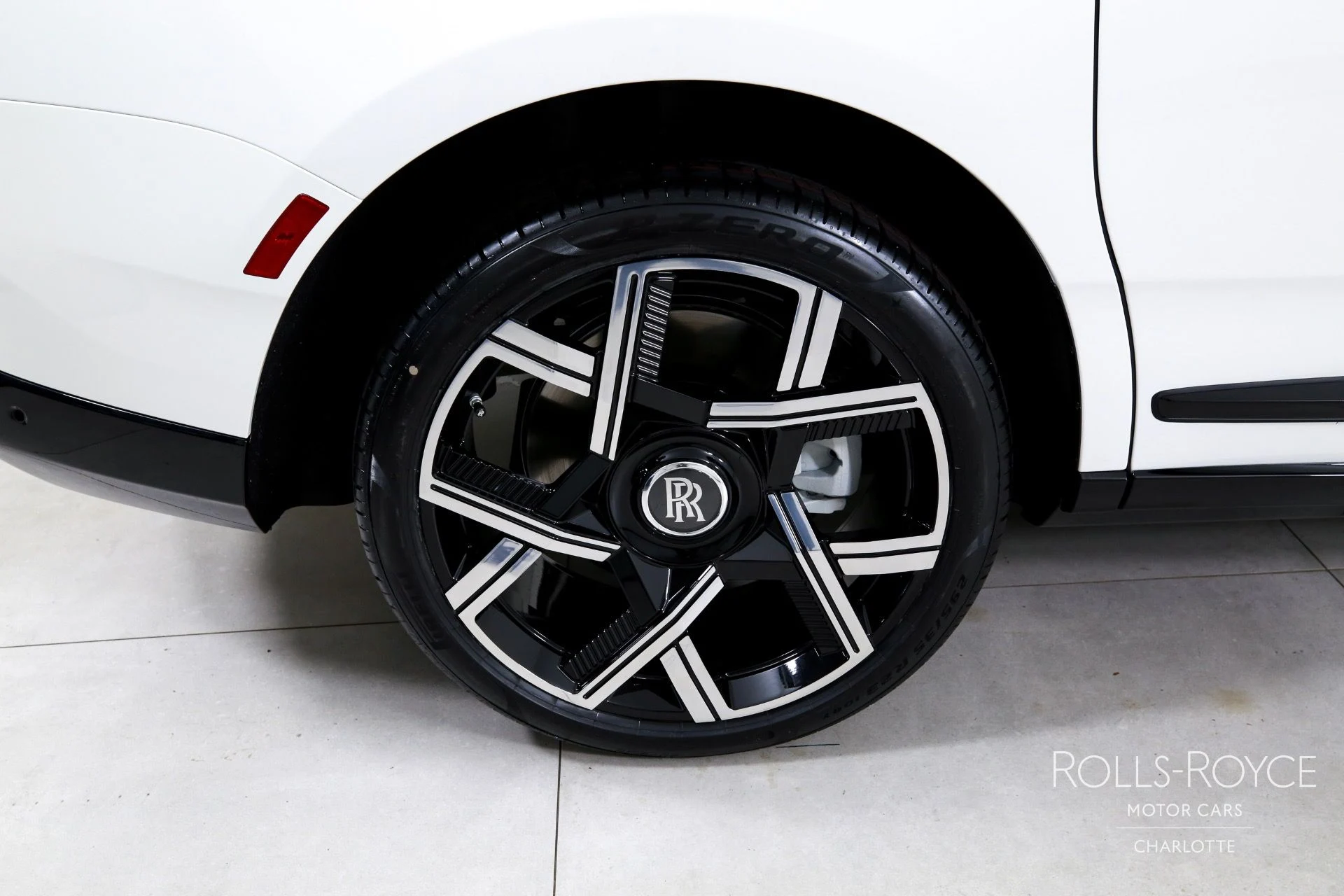 mph040_1171365783_Used_2025_Rolls_Royce_Cullinan_1755801103_8dd09235f7