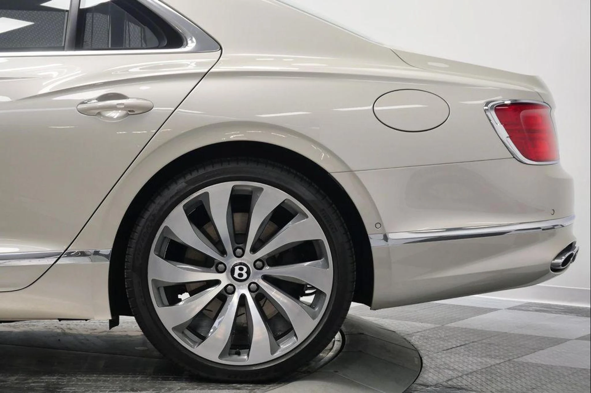 mph040_1205682126_zg81_E_k_Mba_FW_Sq8_Kk241w2s_Iy_Gg_cc45f4d9f4