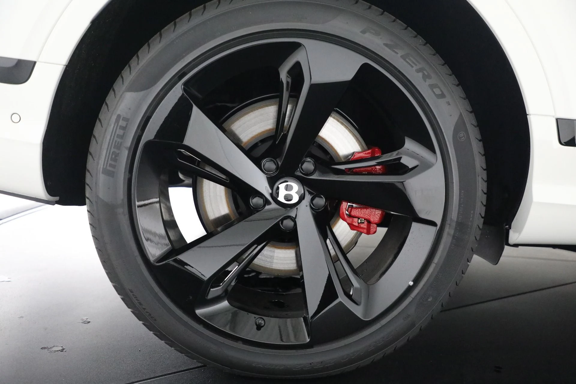 mph040_1213668363_New_2025_Bentley_Bentayga_V8_a731b7ea3d