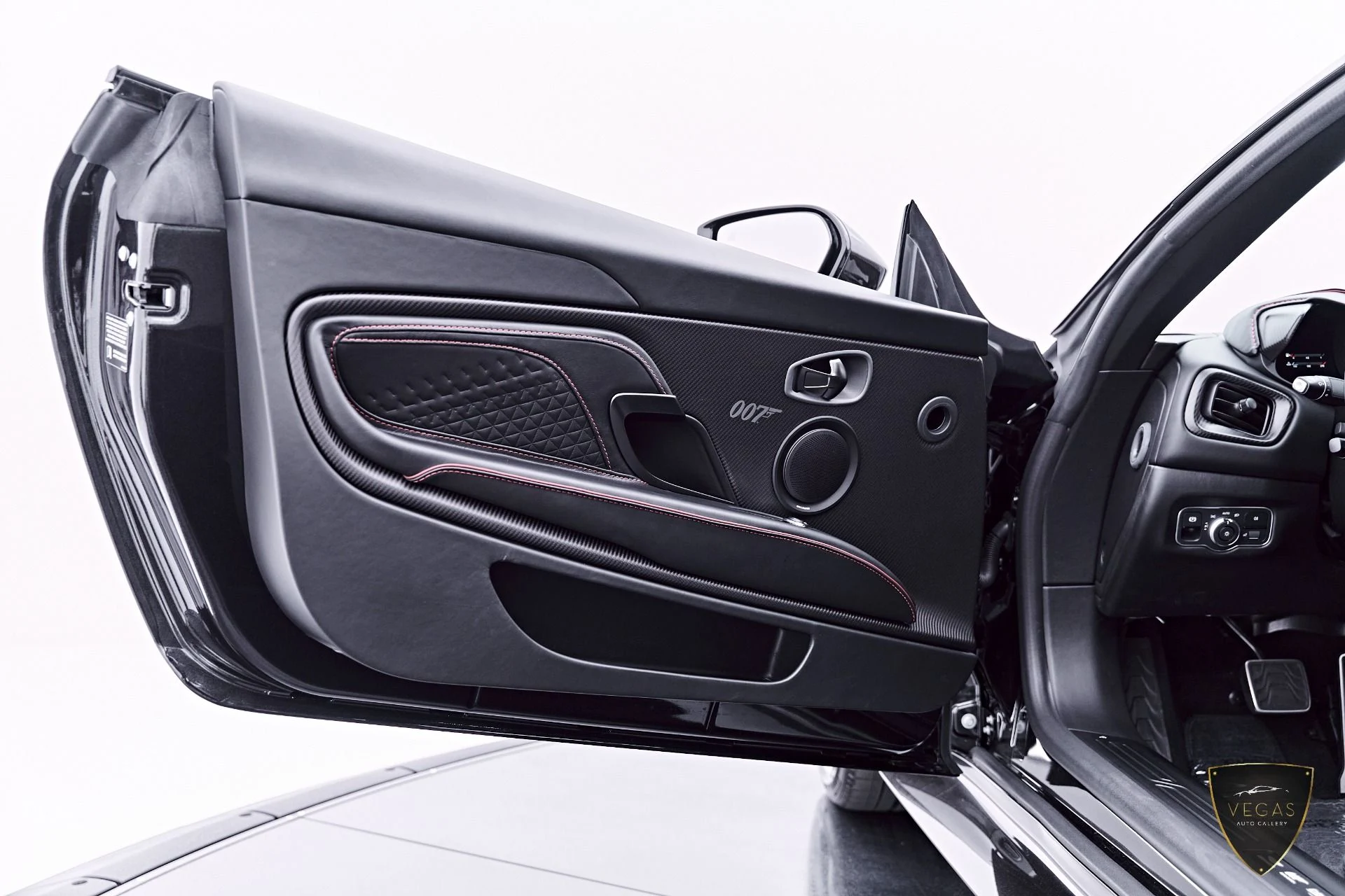 mph040_1218449242_Used_2021_Aston_Martin_DBS_Superleggera_1785181536_bc49b90c15