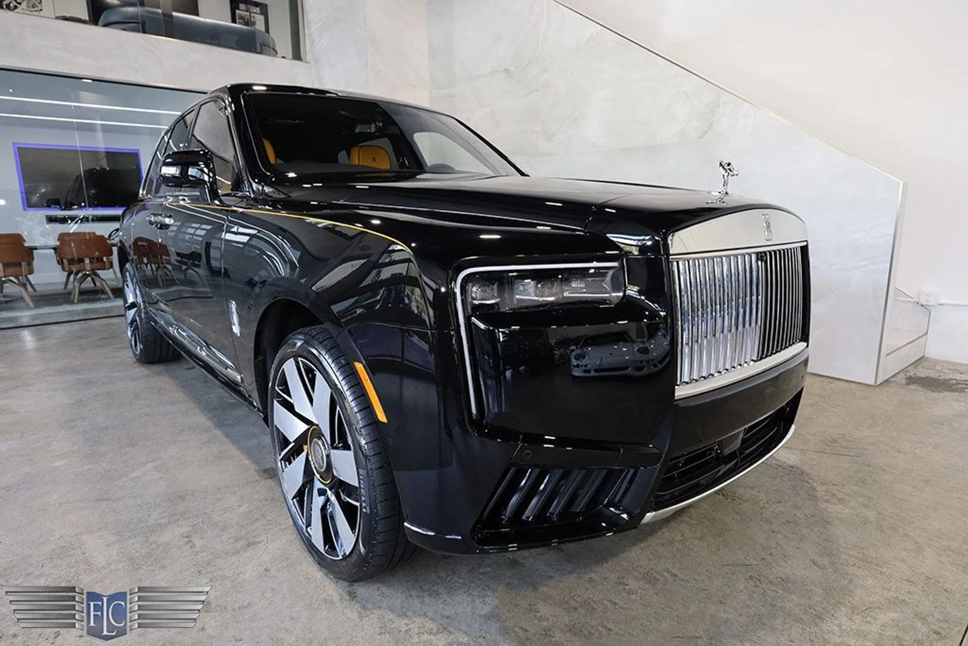 mph040_121867002_used_2025_rolls_royce_cullinan_sportutility_9689_22896189_41_1024_54a5a0400d