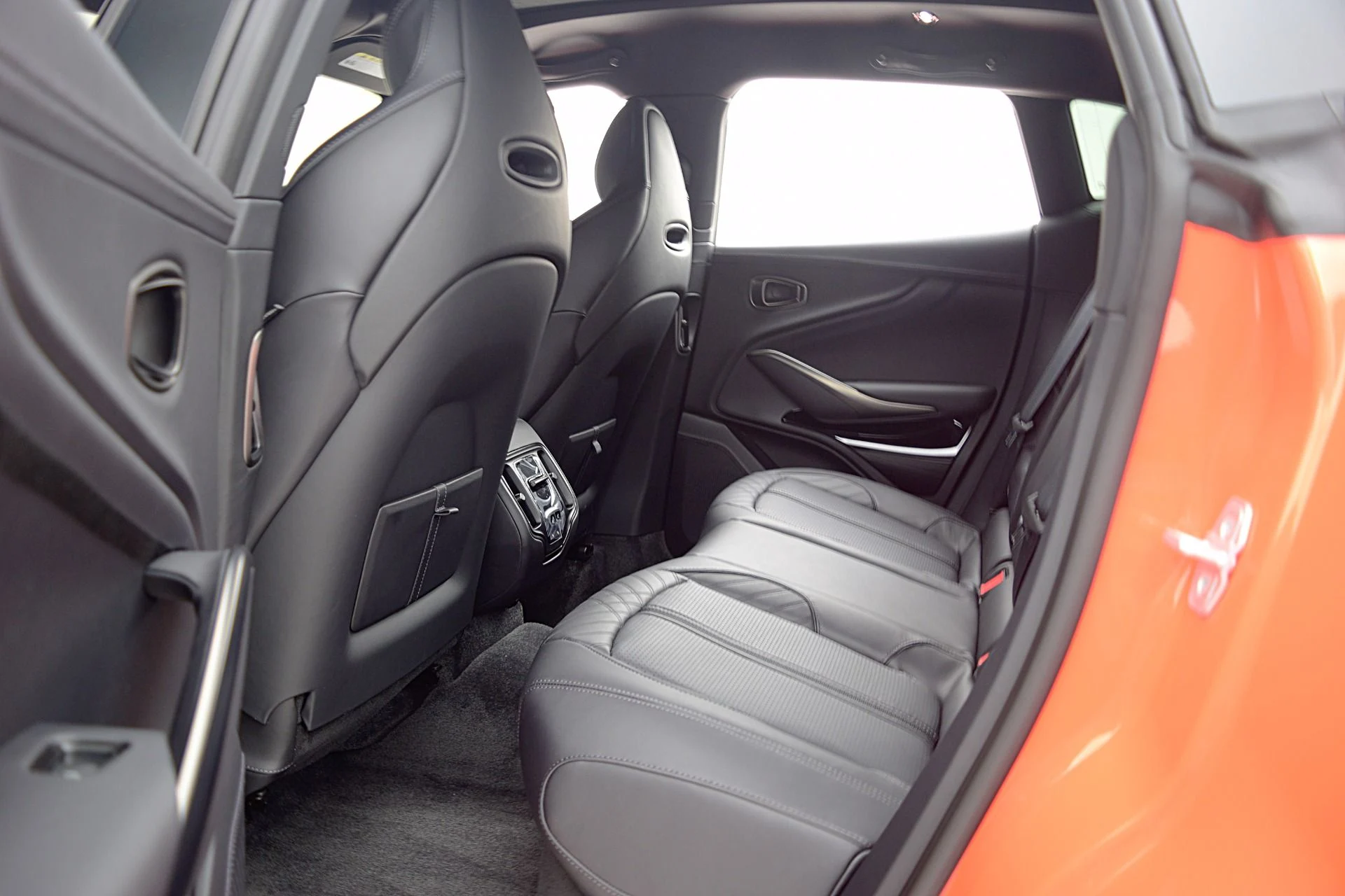 mph040_1227797848_New_2025_Aston_Martin_DBX_707_c889079541