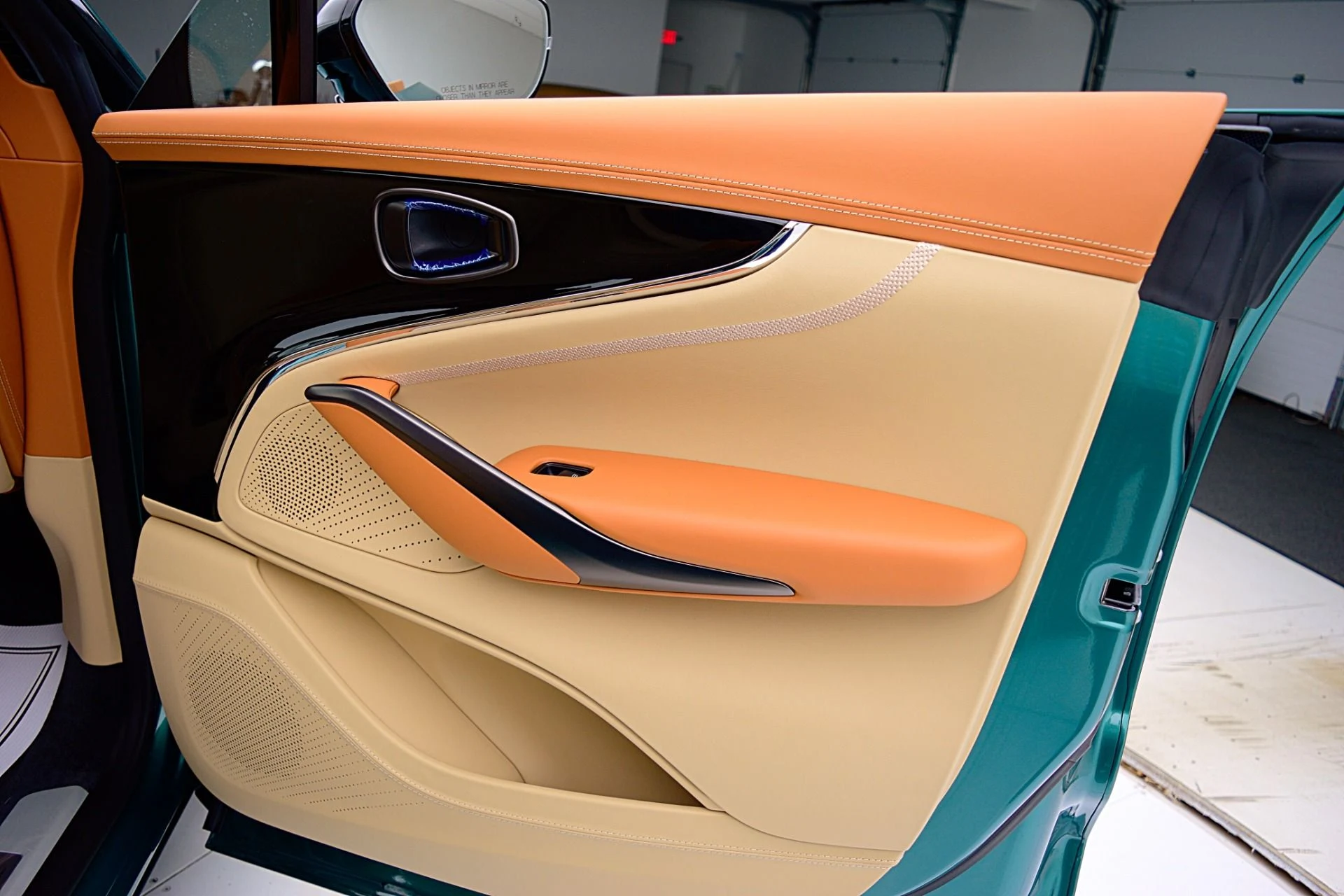 mph040_1236630421_New_2025_Aston_Martin_DBX_707_da9de8ff87