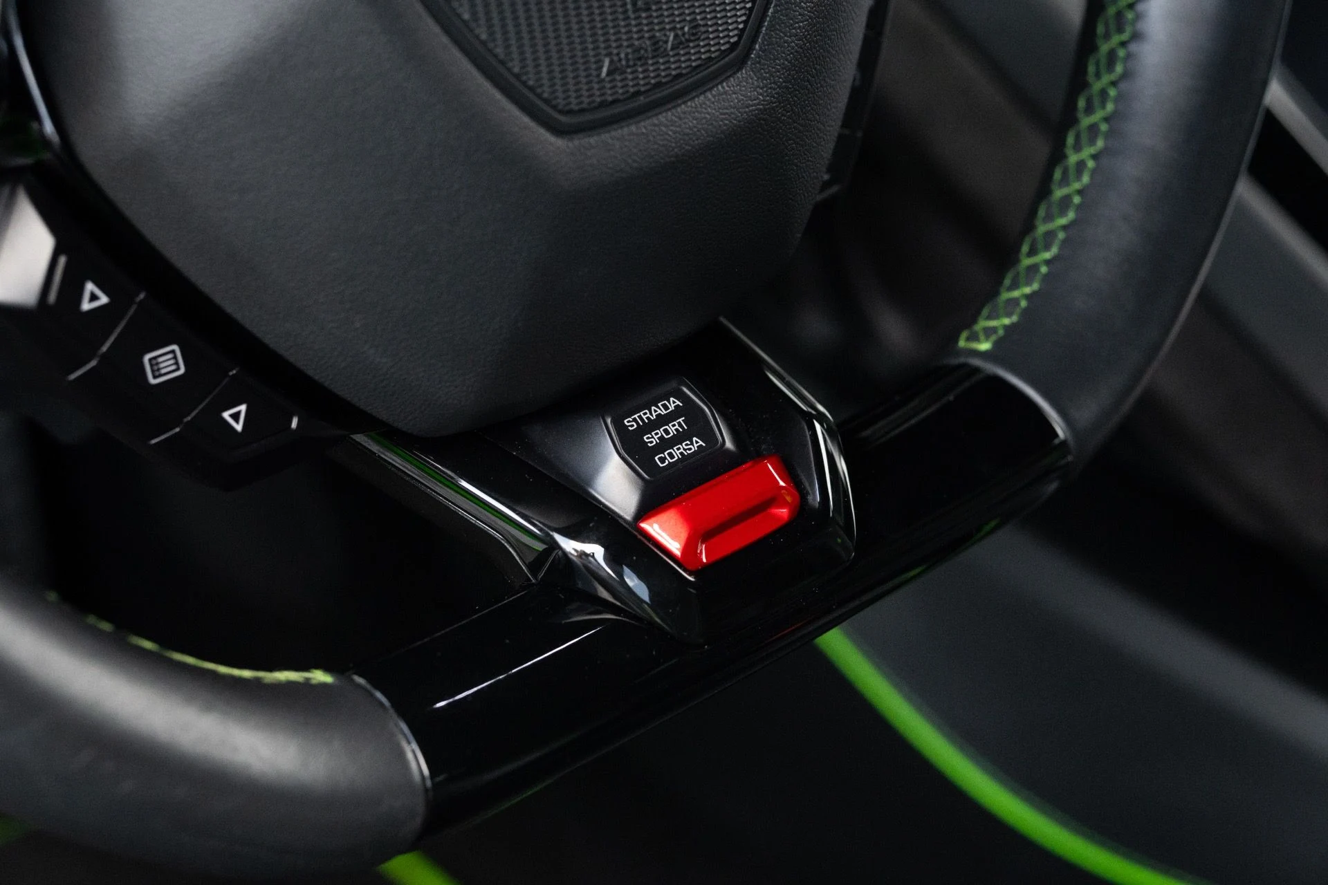 mph040_1246190844_Used_2020_Lamborghini_Huracan_EVO_1770872075_3777d28f9e