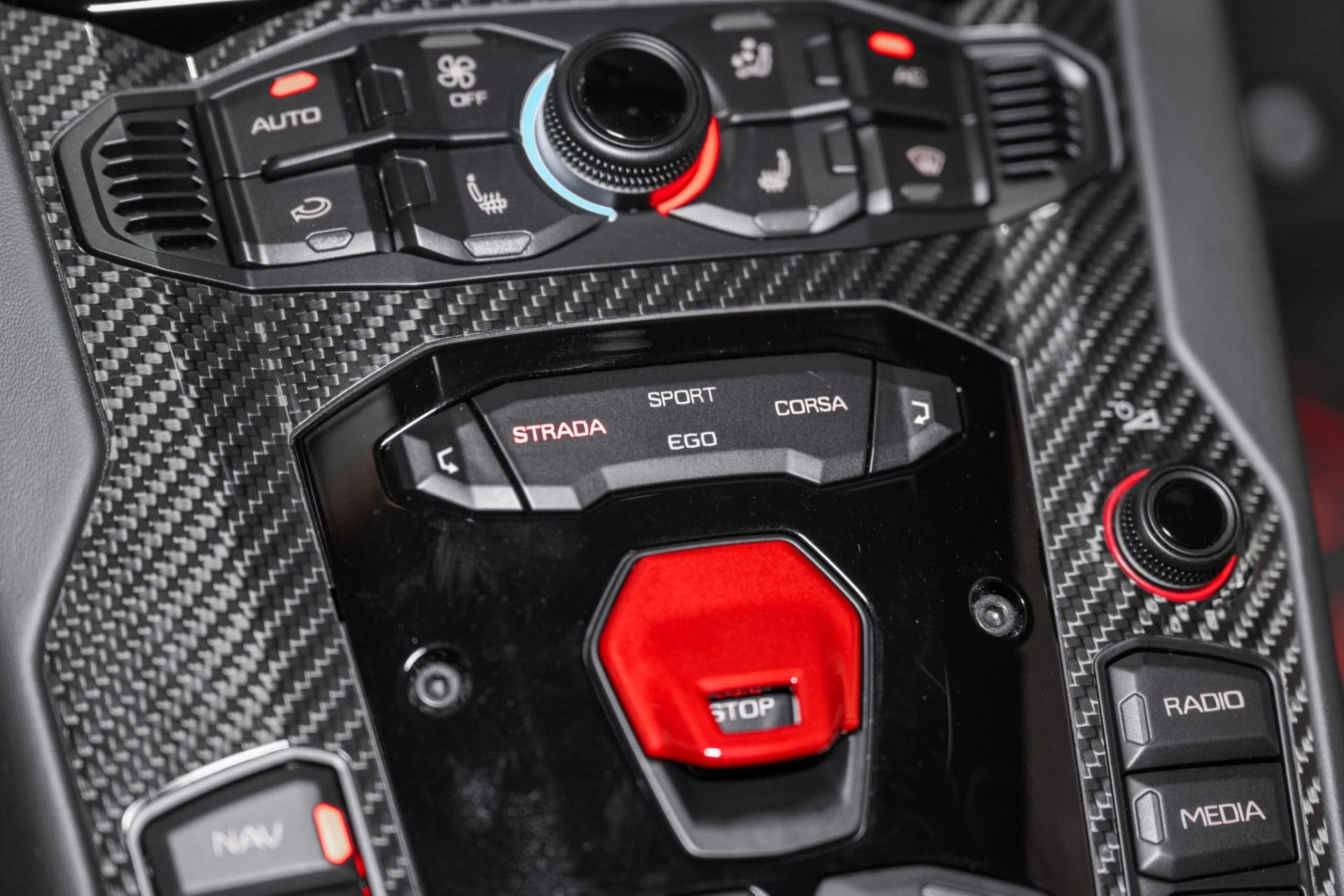 mph040_1264545230_Used_2021_Lamborghini_Aventador_LP_770_4_SVJ_Coupe_1783957098_1c21787a21
