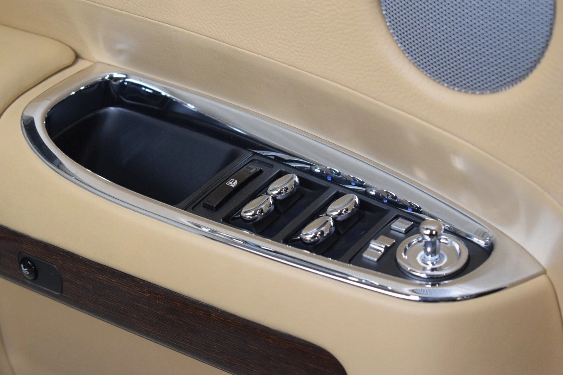 mph040_1274720759_e5a9b640f57c73087100d241d83b627cx_cd867cabc3