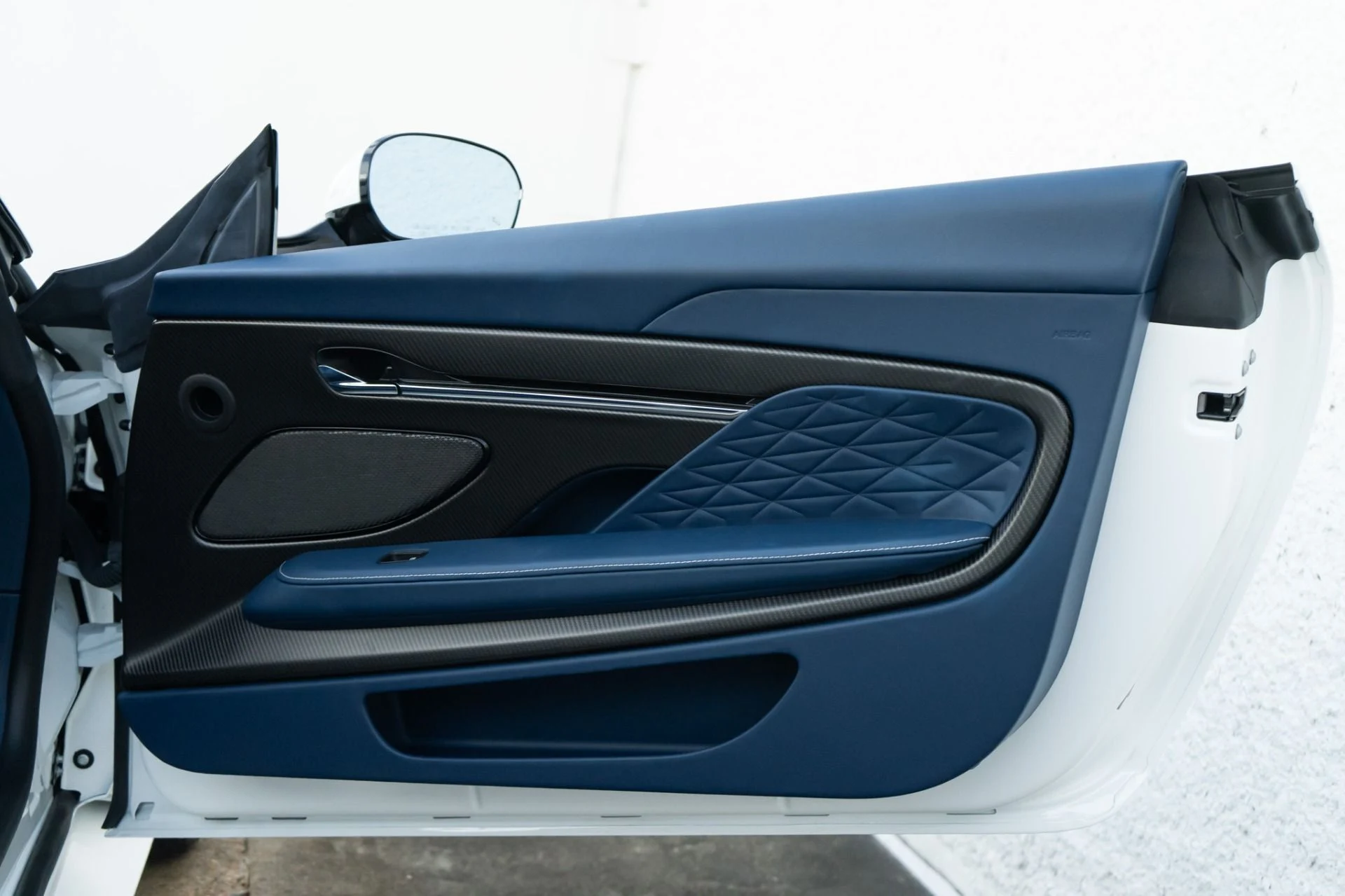 mph040_1275507669_Used_2025_Aston_Martin_DB_12_Volante_1785884214_3067a21910