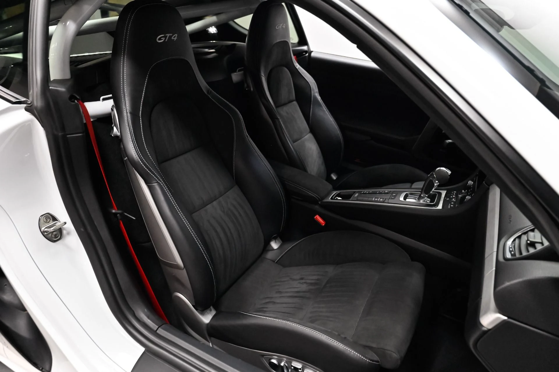 mph040_1281827922_Used_2022_Porsche_718_Cayman_GT_4_1793042591_cba6e2e43a