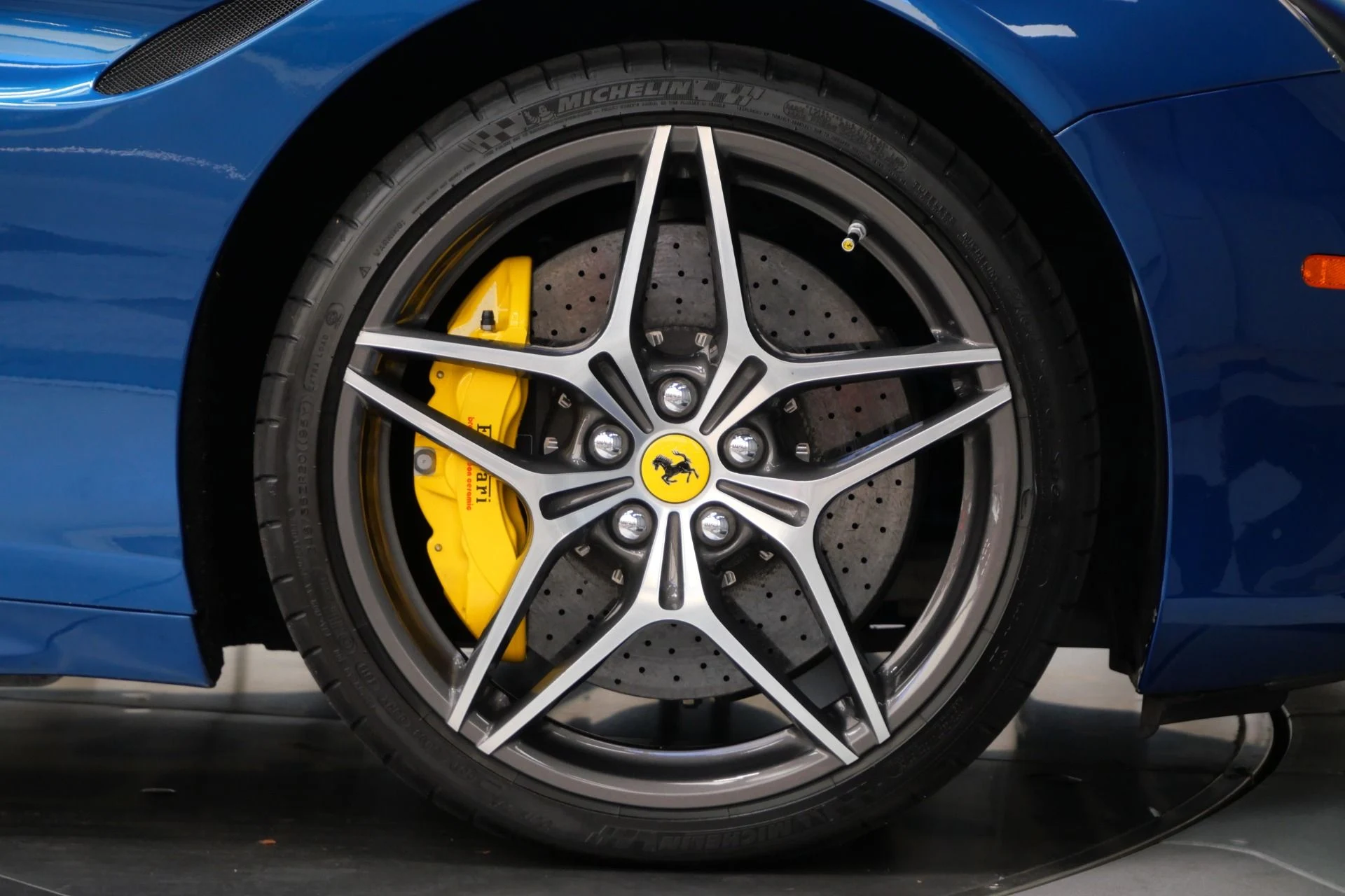 mph040_1285532219_Used_2017_Ferrari_California_T_1759252098_22e2c89c56