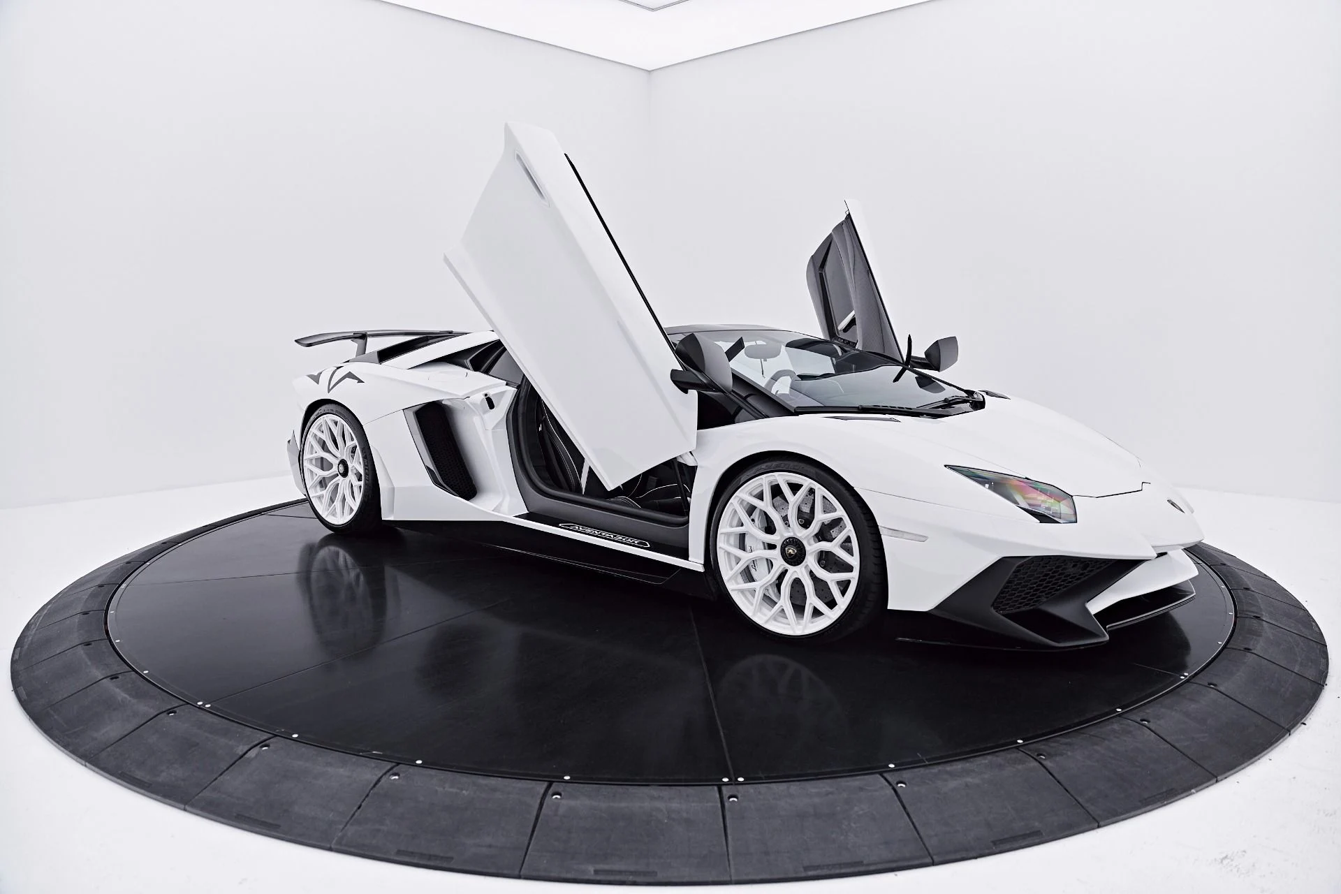 mph040_1299079573_Used_2016_Lamborghini_Aventador_LP_750_4_Super_Veloce_1785199441_bd61cf966c