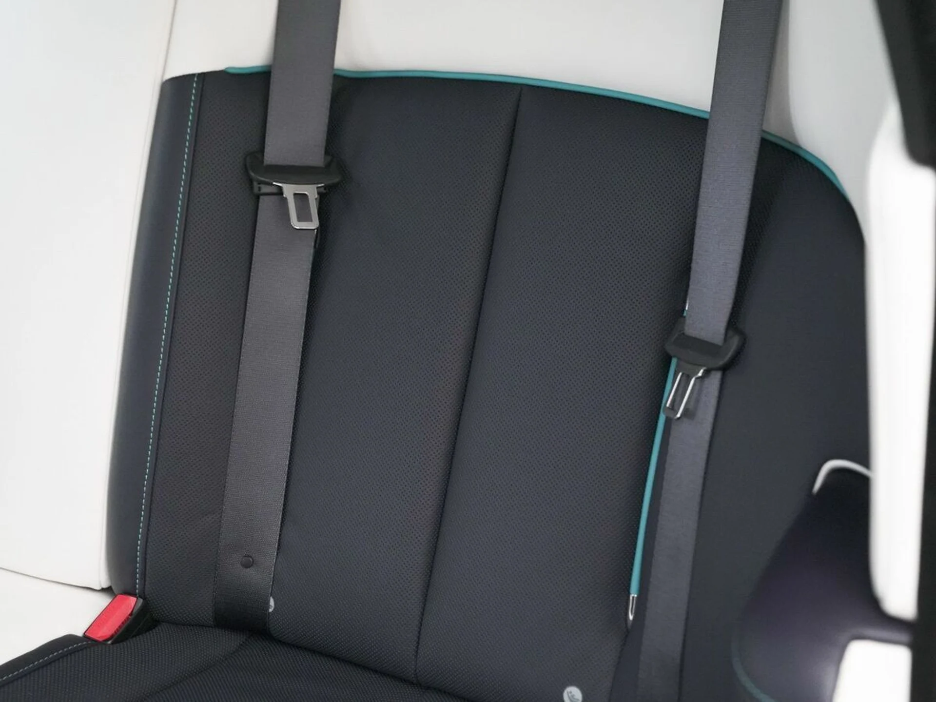 mph040_1305845252_a2iy6d4uyvjquzxroaco5esxxv45_31fd3b2c07