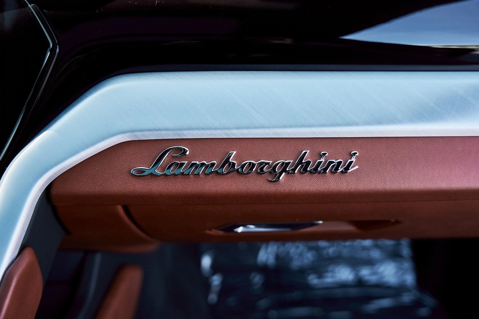 mph040_1353948109_Used_2023_Lamborghini_Urus_S_1771891306_943dd533a0