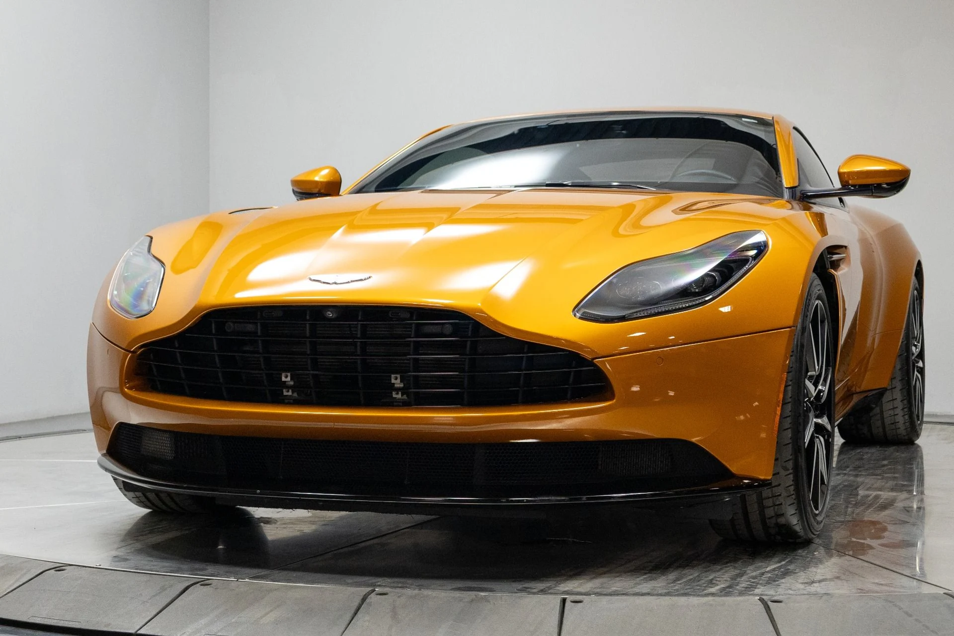 mph040_1372753967_Used_2018_Aston_Martin_DB_11_1761056819_9496758344