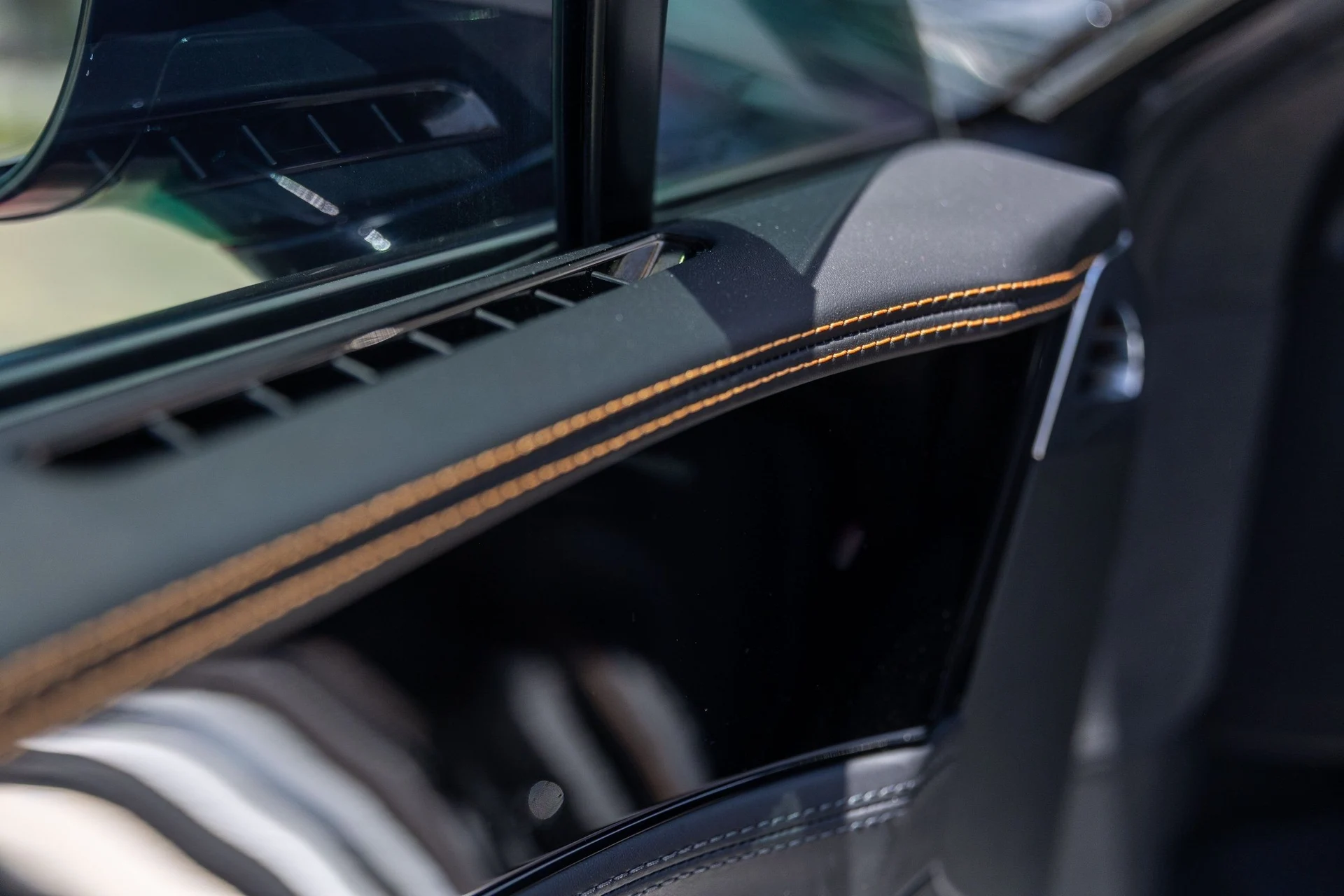 mph040_1382759733_Hi_Tech_Luxury_Imports_LLC_SCBCP_2_ZG_0_SC_023285_image_40_40a8b78323
