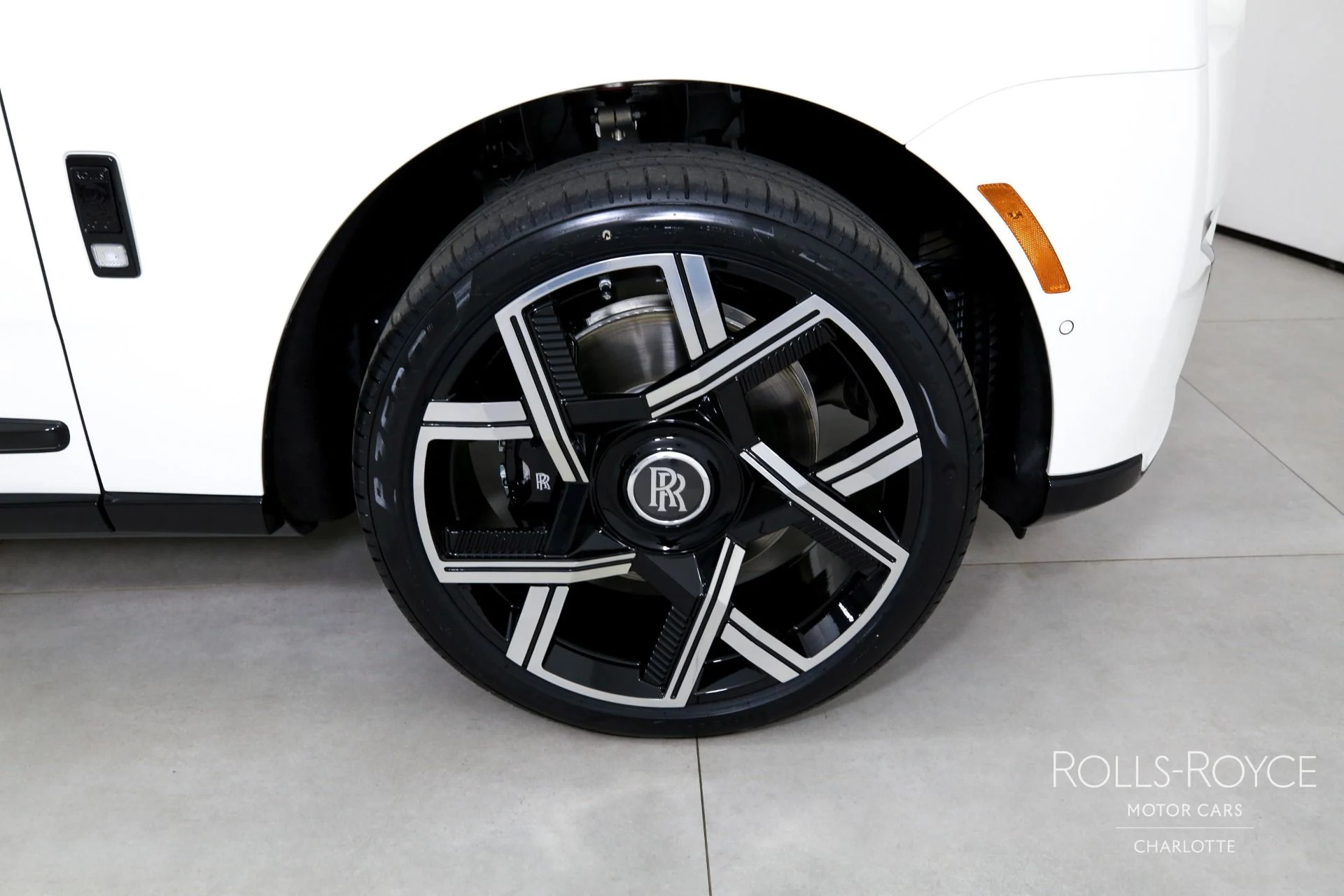 mph040_1383272802_Used_2026_Rolls_Royce_Cullinan_1774985933_3cd3a0bb50