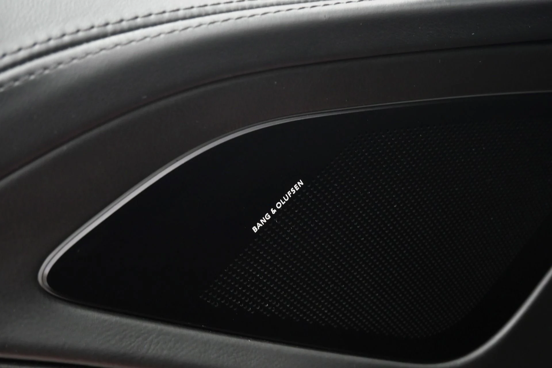 mph040_1395018409_Used_2014_Aston_Martin_Vanquish_AML_Color_V12_Power_Awesome_Sound_1781289634_c9d857f8f2
