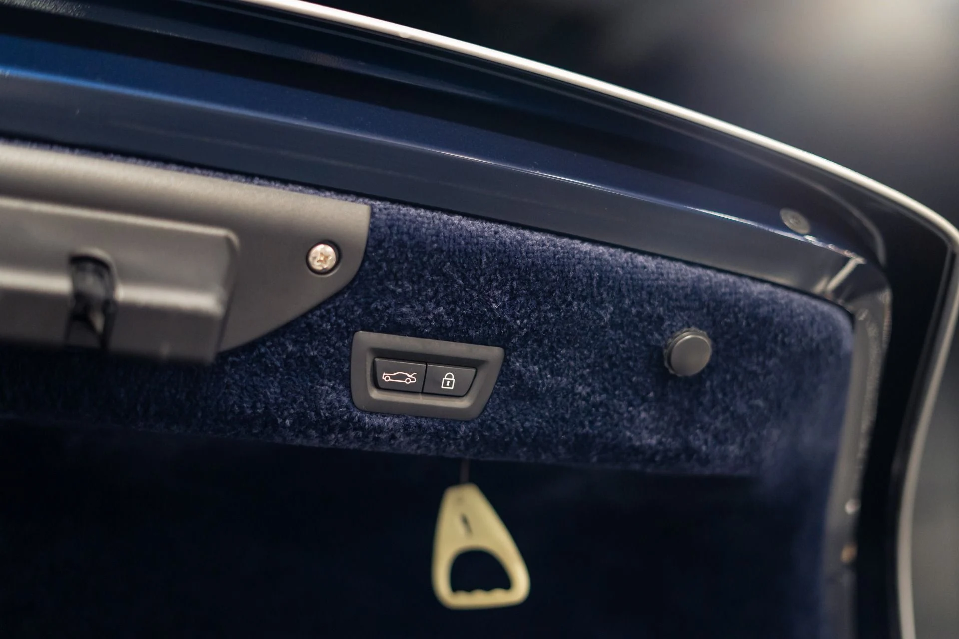 mph040_1402629589_Used_2014_Rolls_Royce_Wraith_Bespoke_Interior_1784145568_16d32b709d