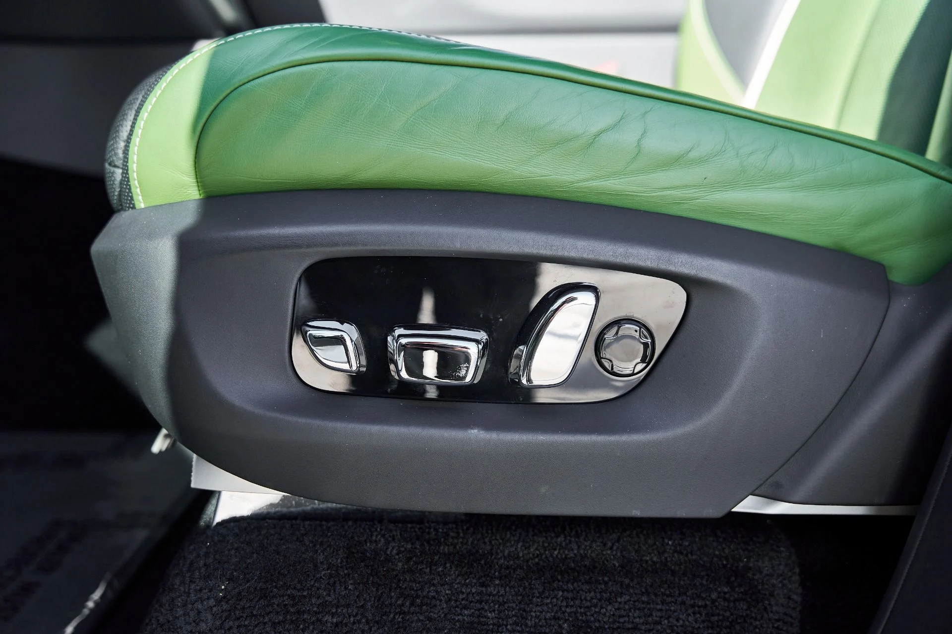 mph040_1408245931_Used_2023_Rolls_Royce_Cullinan_Black_Badge_1769736477_a3af08b85d