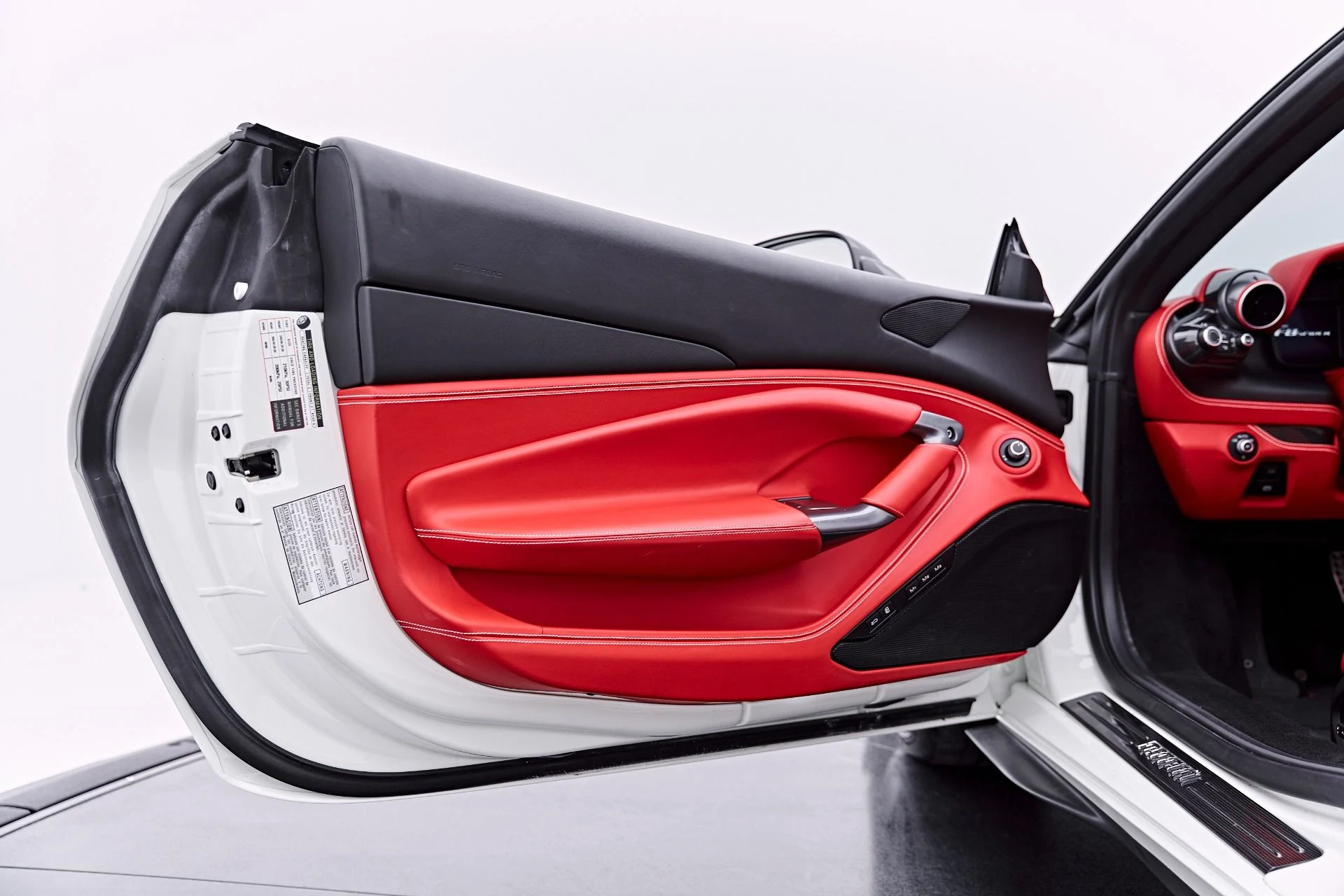 mph040_1413835223_Used_2022_Ferrari_F8_Spider_Base_1784162286_24c275cb3b