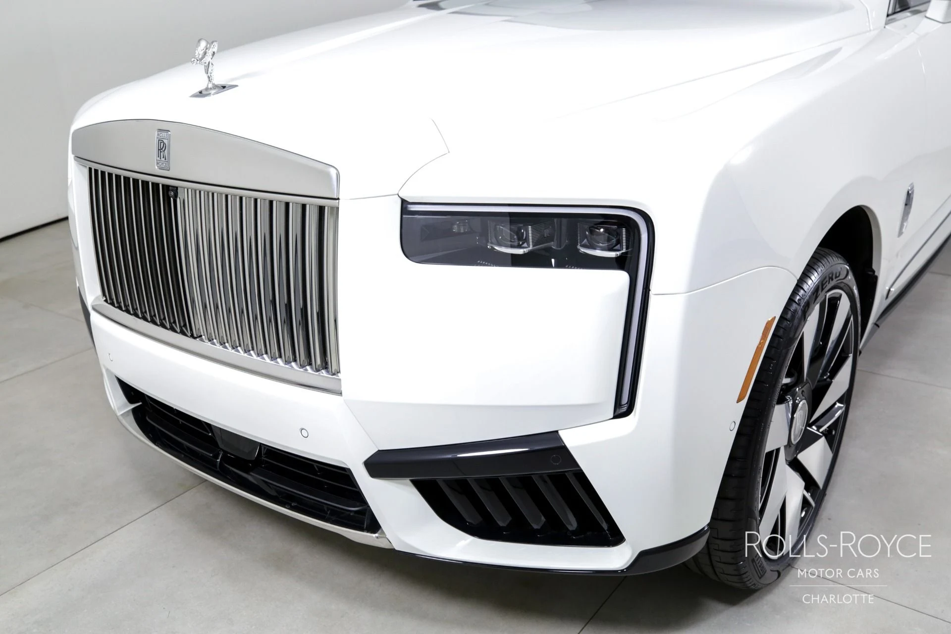 mph040_1422855688_Used_2025_Rolls_Royce_Cullinan_1745264127_ac07b0b3d3