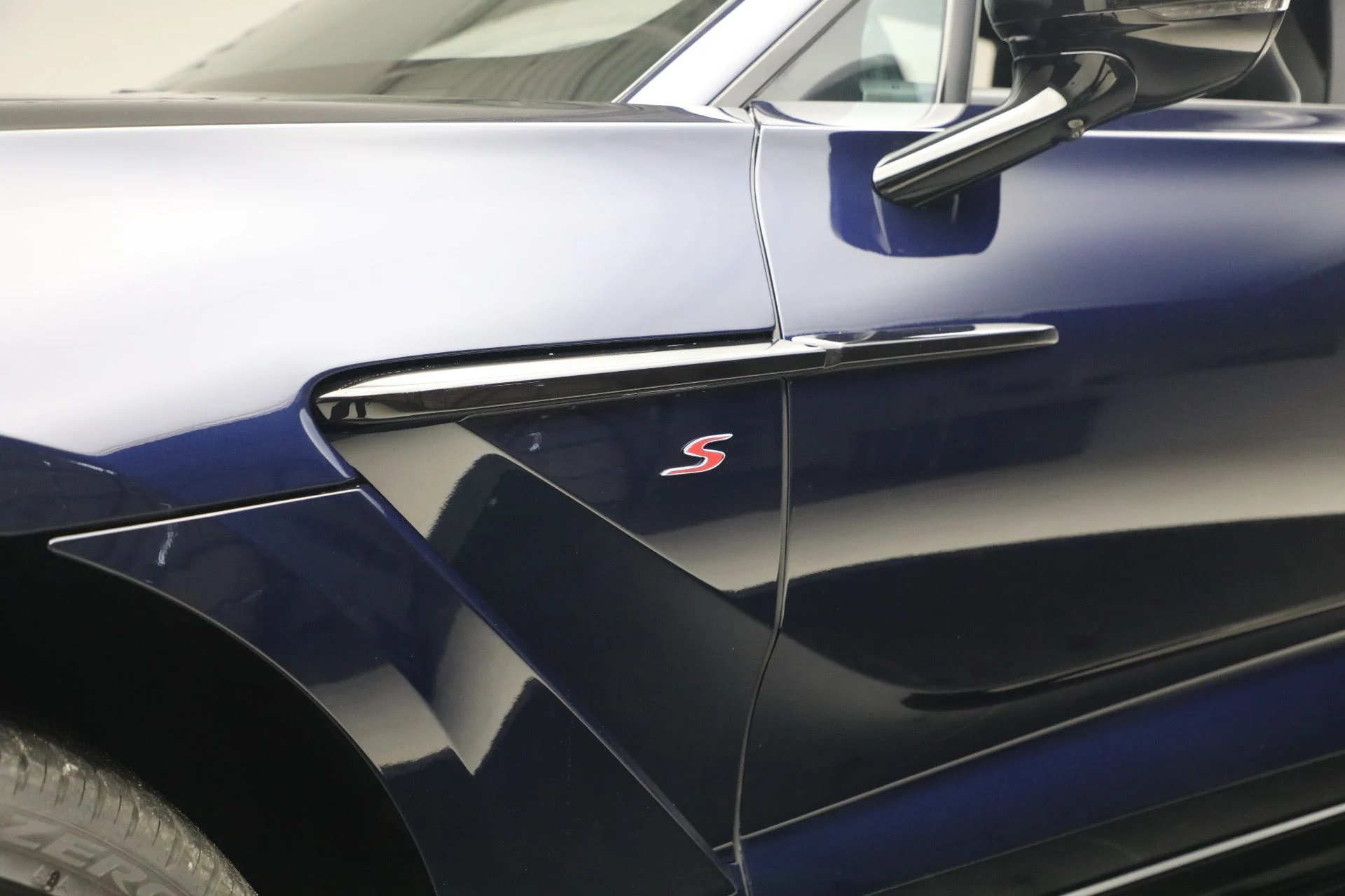 mph040_1427516811_New_2026_Aston_Martin_DBX_S_1767984157_e287ef39e4