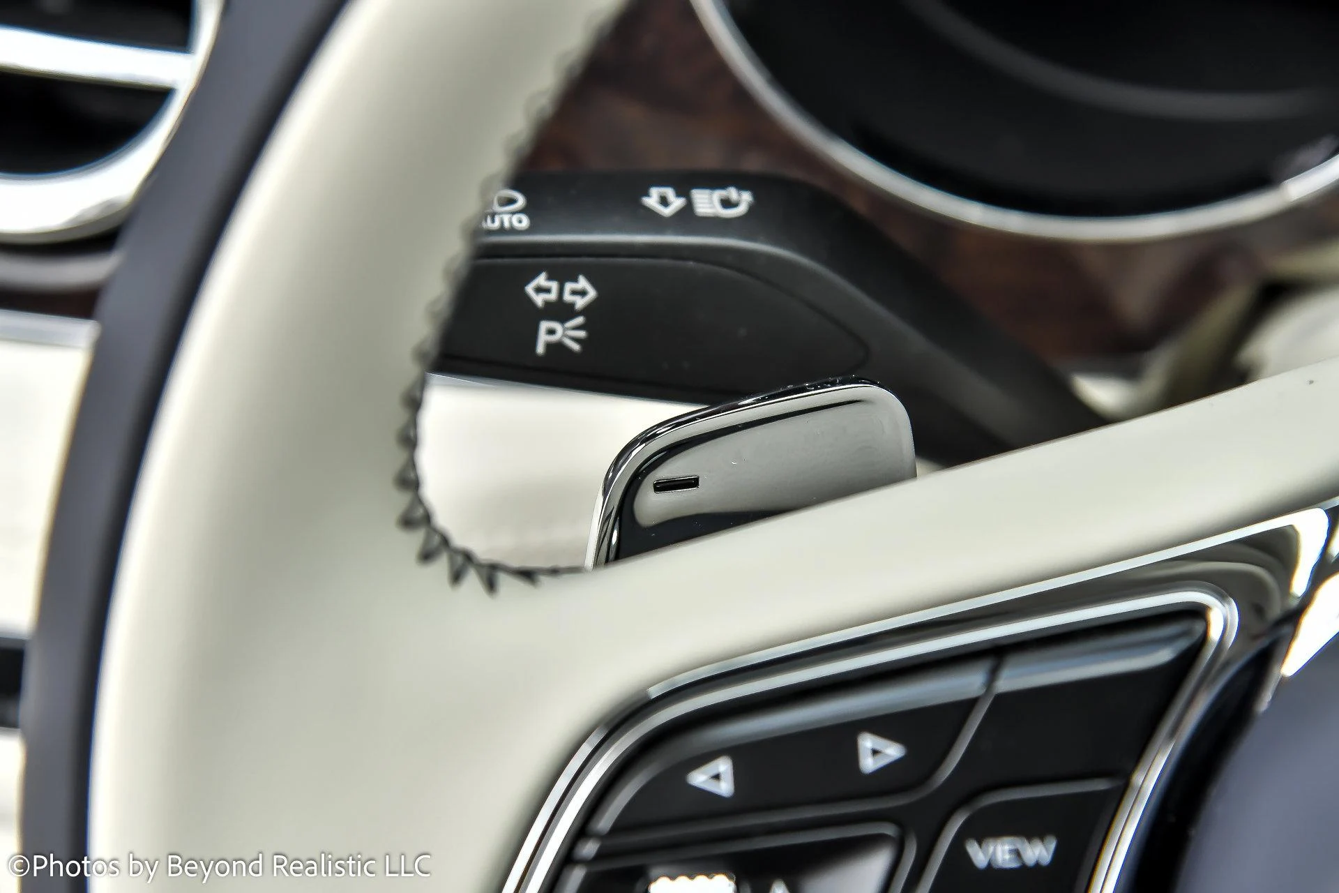mph040_1429487431_Used_2024_Bentley_Bentayga_Azure_1760342172_ab6c6a9d17