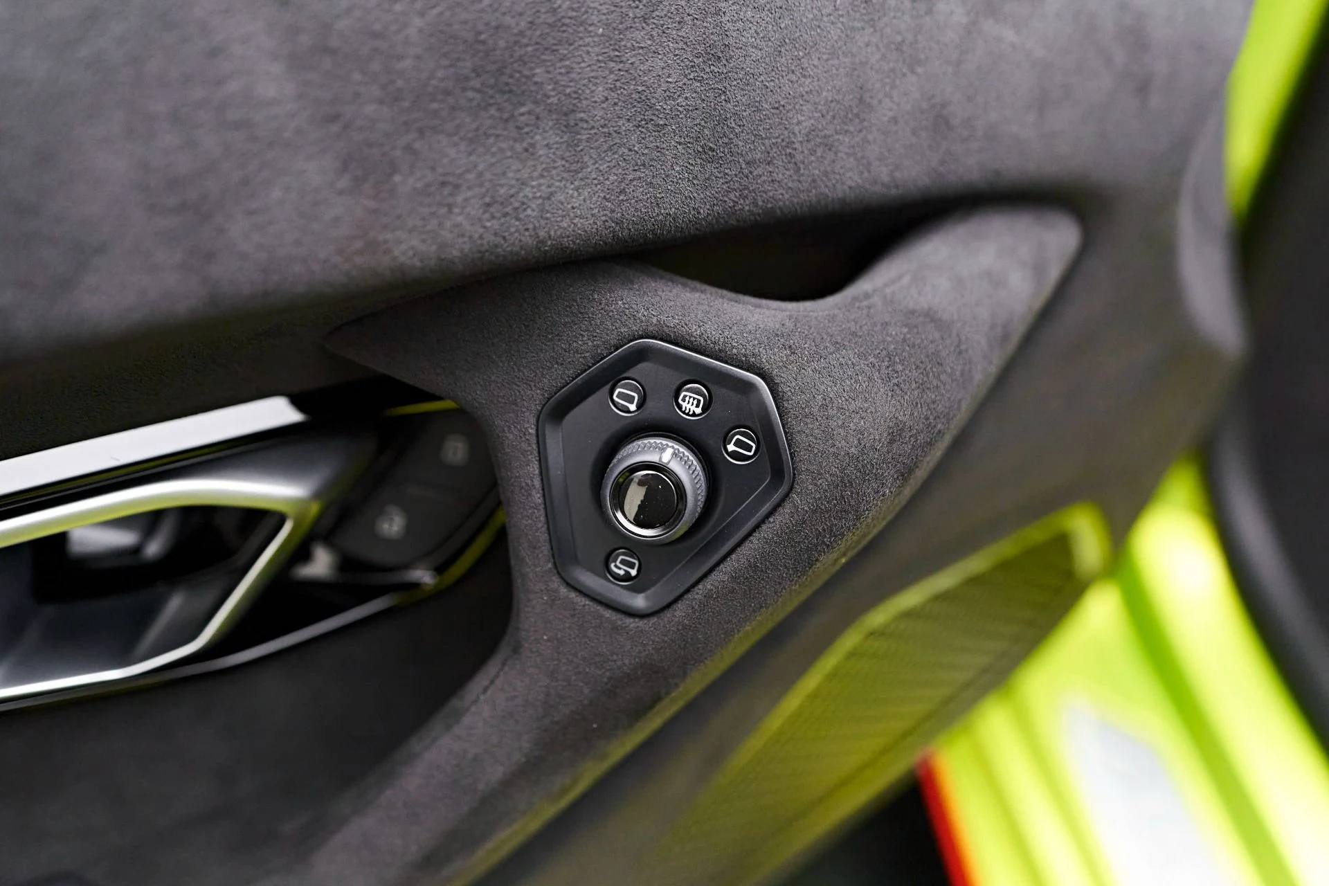 mph040_1436426995_Used_2023_Lamborghini_Huracan_Tecnica_Base_1715640571_9772e9bdab