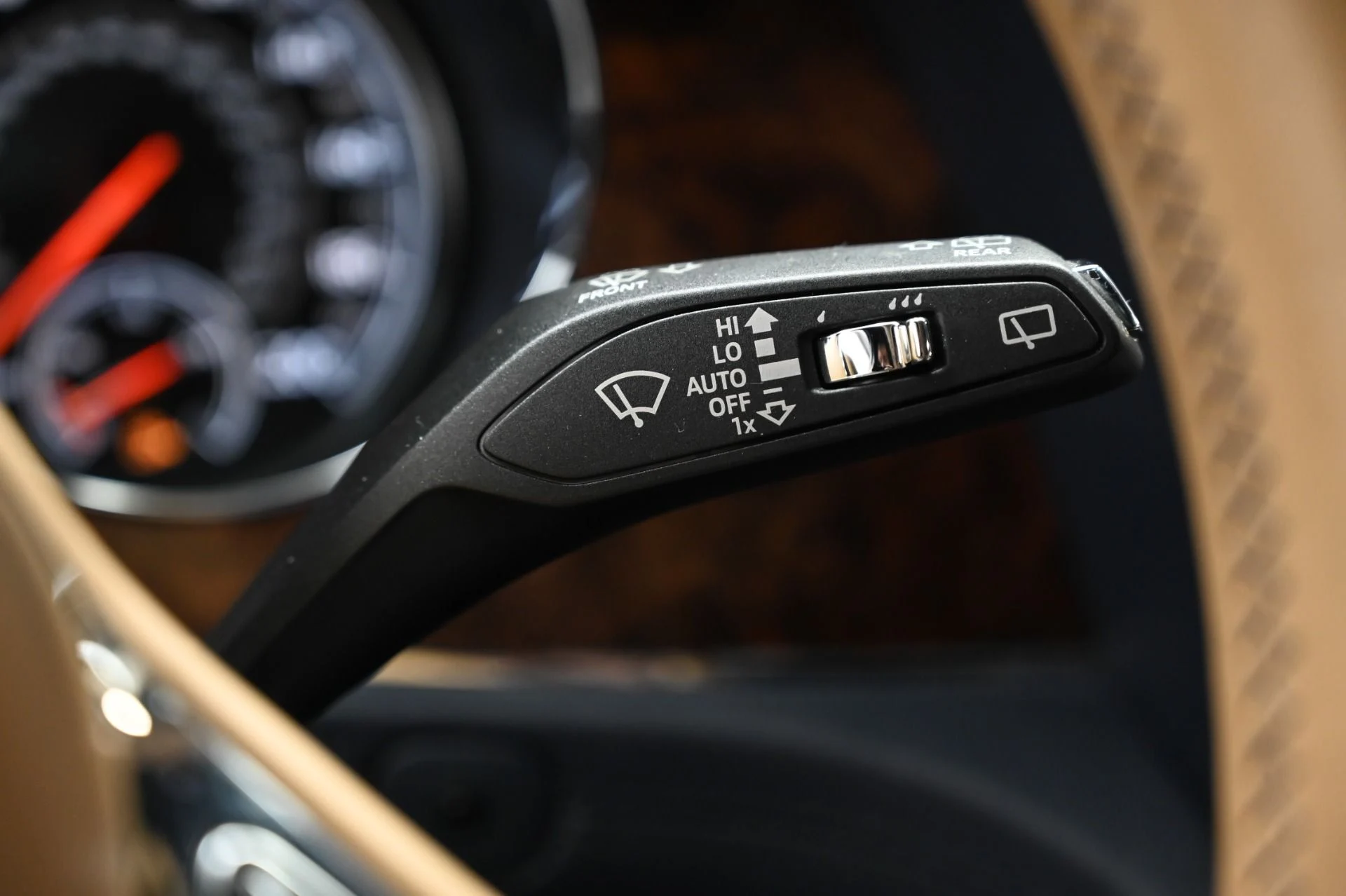 mph040_1439021818_Used_2018_Bentley_Bentayga_W12_1758835107_3d0782734c