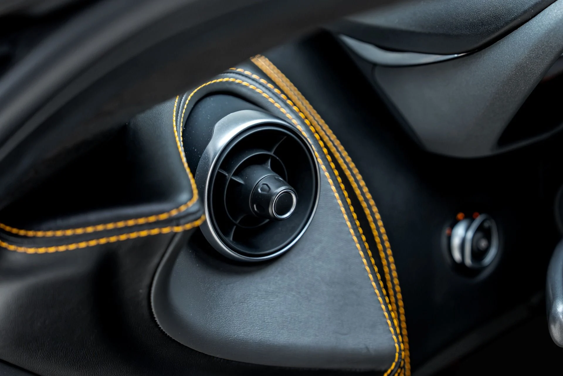 mph040_1442762063_Used_2019_Mc_Laren_600_LT_1787162429_7d802668cb