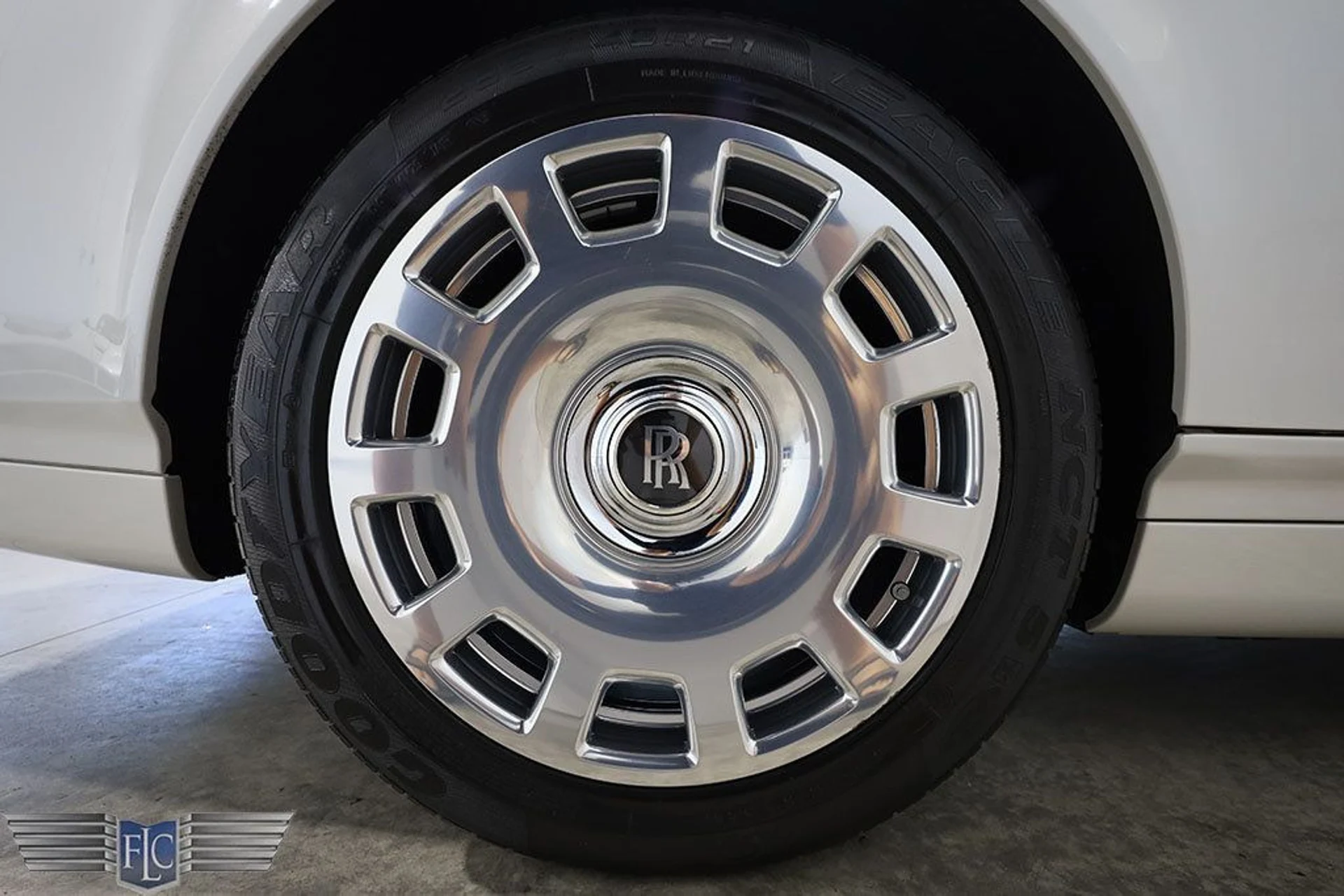 mph040_1448969535_used_2013_rolls_royce_phantom_drophead_coupe_9689_22223521_41_1024_e1c6933314