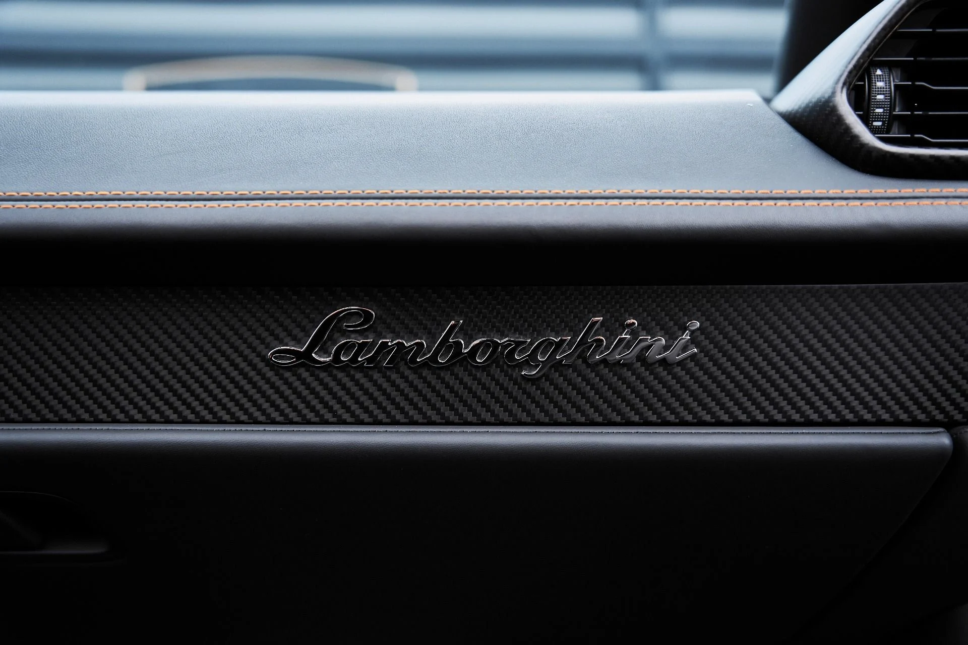 mph040_1456960915_Used_2023_Lamborghini_Huracan_EVO_Base_1775006683_36cef5c4a3