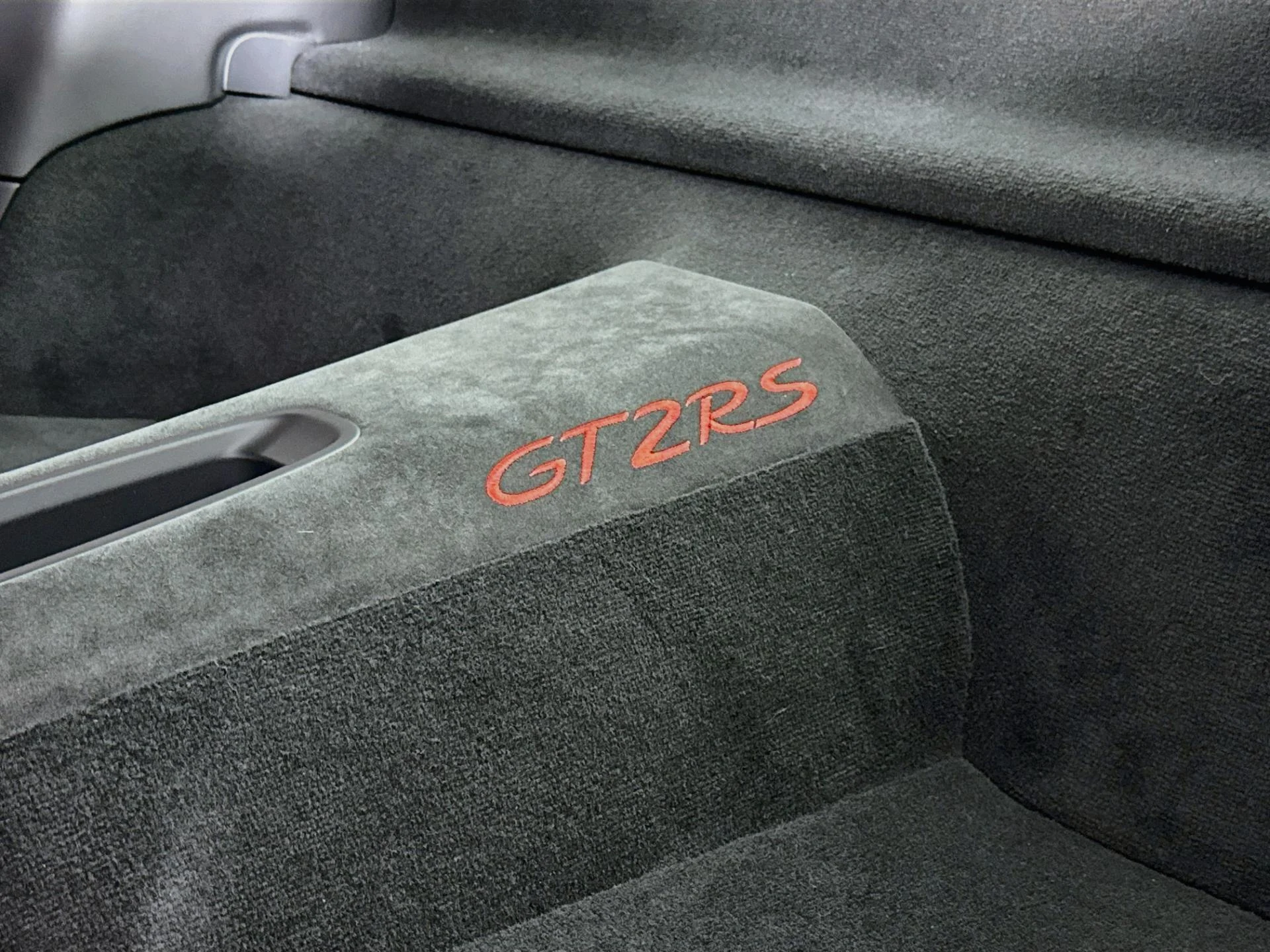mph040_1463780957_Used_2018_Porsche_911_GT_2_RS_1785886173_53c62fe0da