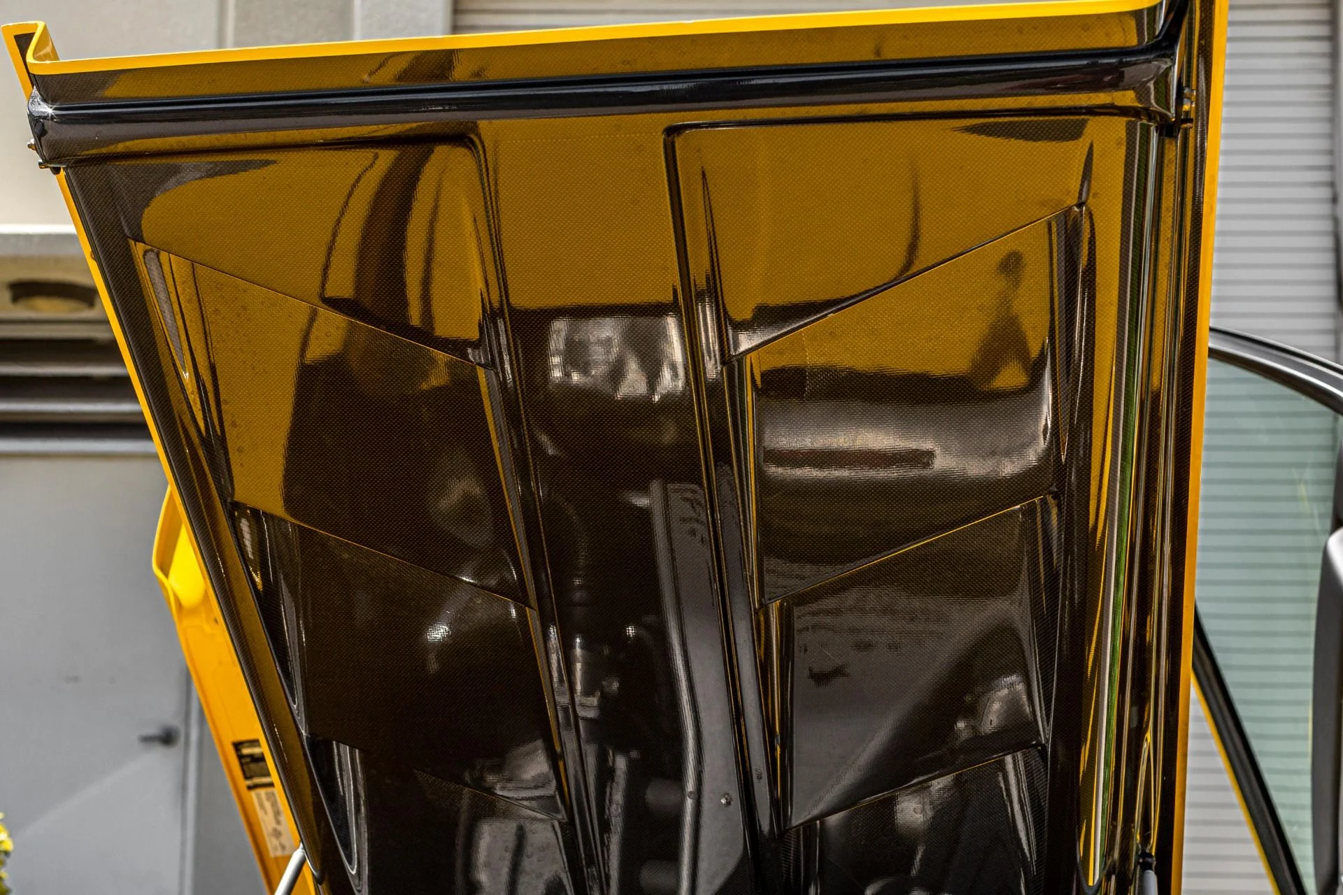 mph040_1467772547_Used_2001_Lamborghini_Diablo_VT_IMMACULATE_CONDITION_W_EXTENSIVE_CARBON_19_K_SERVICE_PERFORMED_1658444927_8d0c6181cf