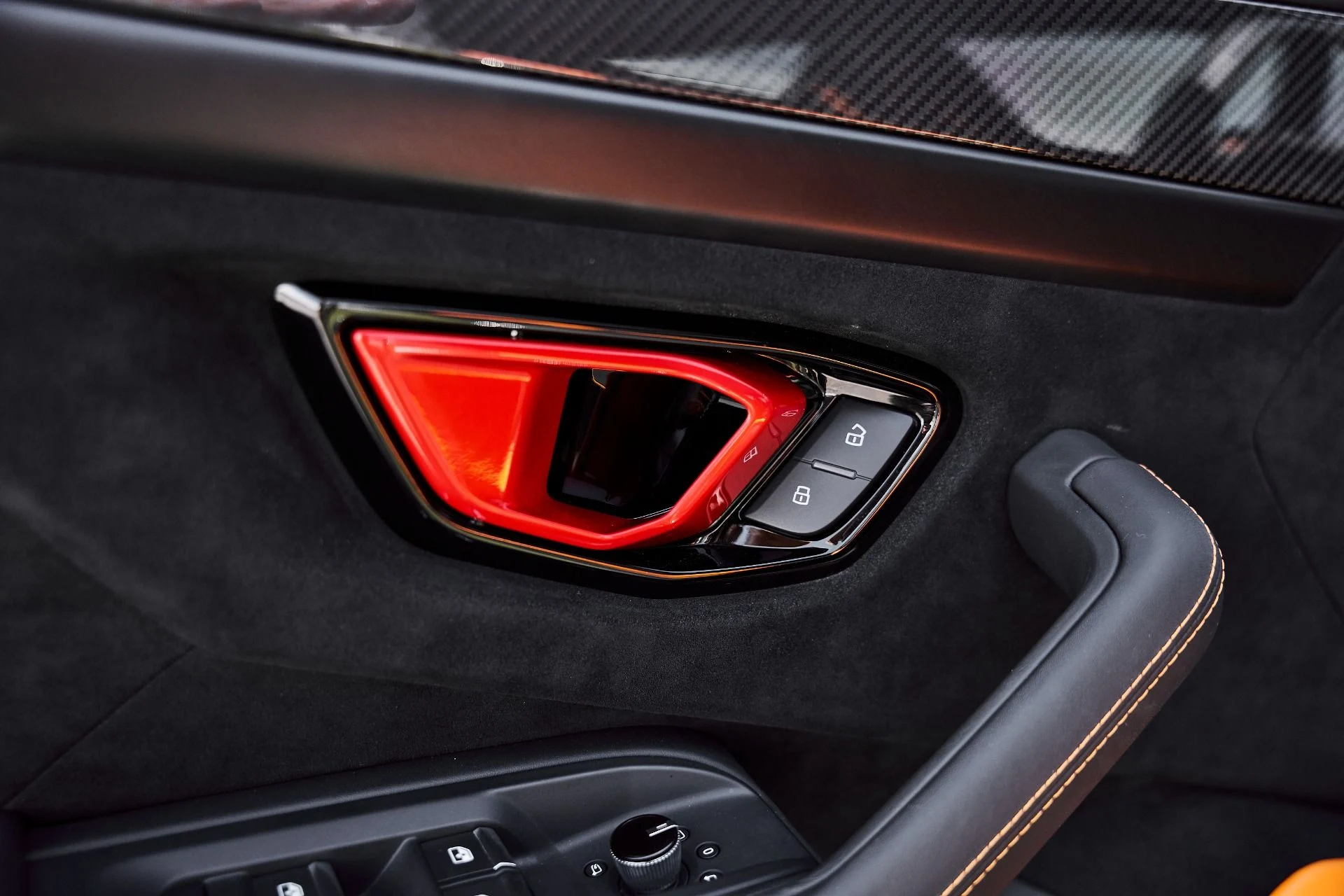 mph040_14726018_Used_2023_Lamborghini_Urus_Performante_1778288926_56a8666307