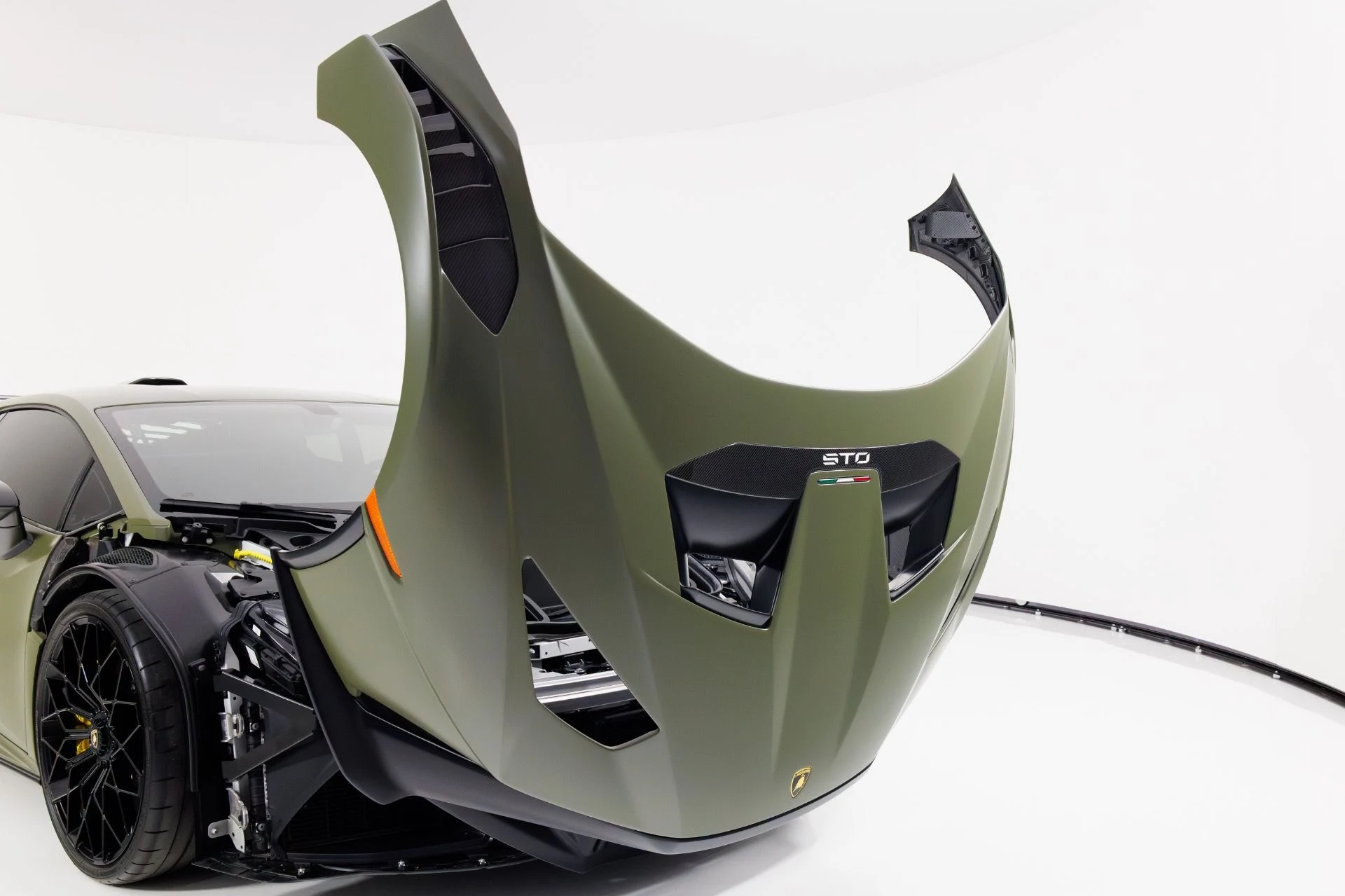 mph040_147464999_Used_2022_Lamborghini_Huracan_STO_1770056118_3e847163c6