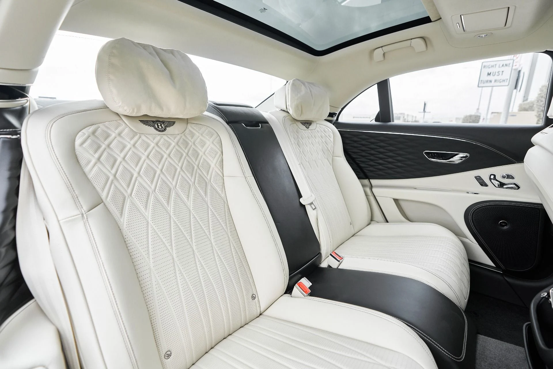 mph040_1475788191_Used_2022_Bentley_Flying_Spur_V8_1763502825_ae3d9daab4