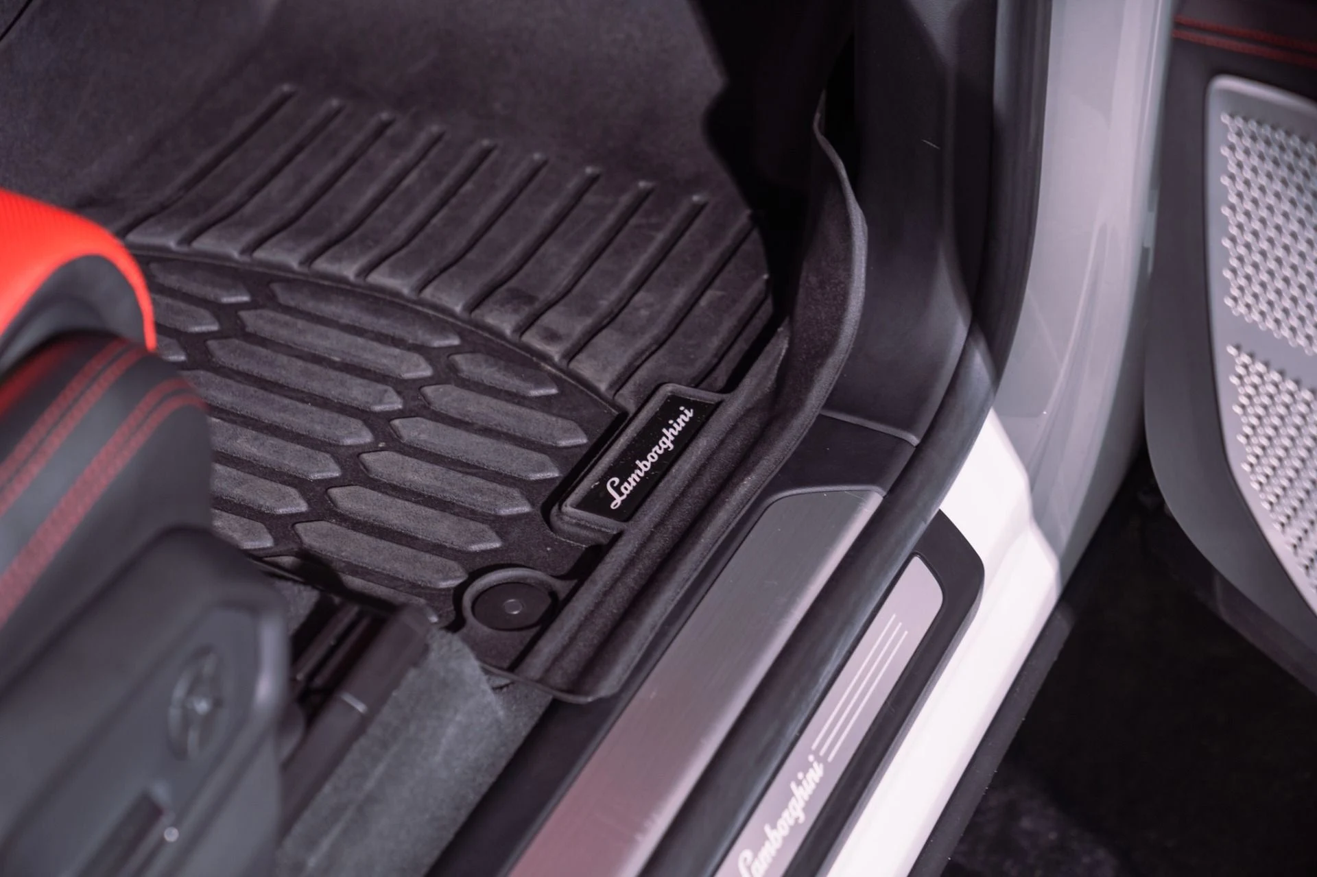 mph040_1478291276_Used_2022_Lamborghini_Urus_Full_Carbon_Interior_Package_1792253848_2a7e58ad17