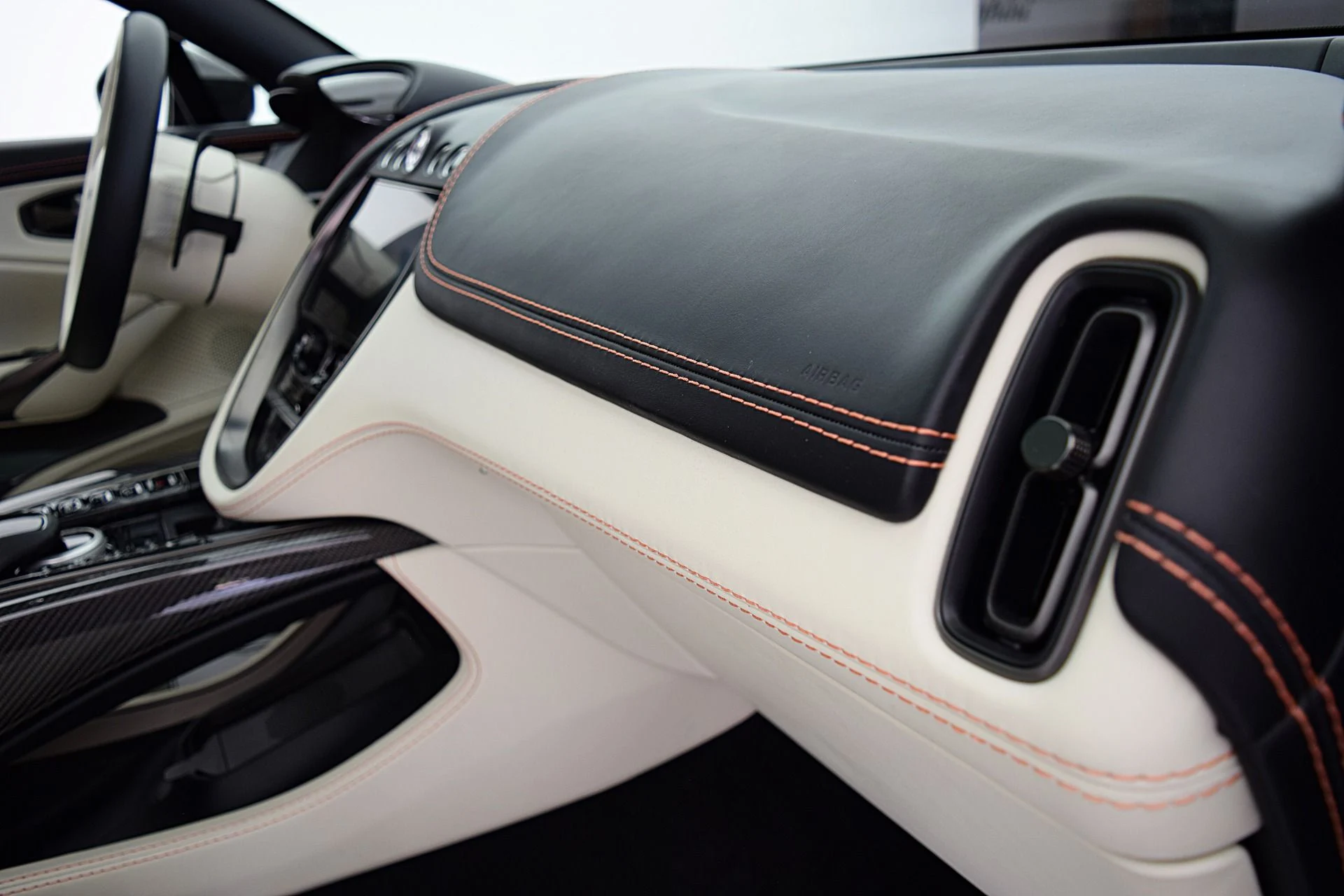 mph040_1488631882_Used_2022_Aston_Martin_DBX_2e58071d0f